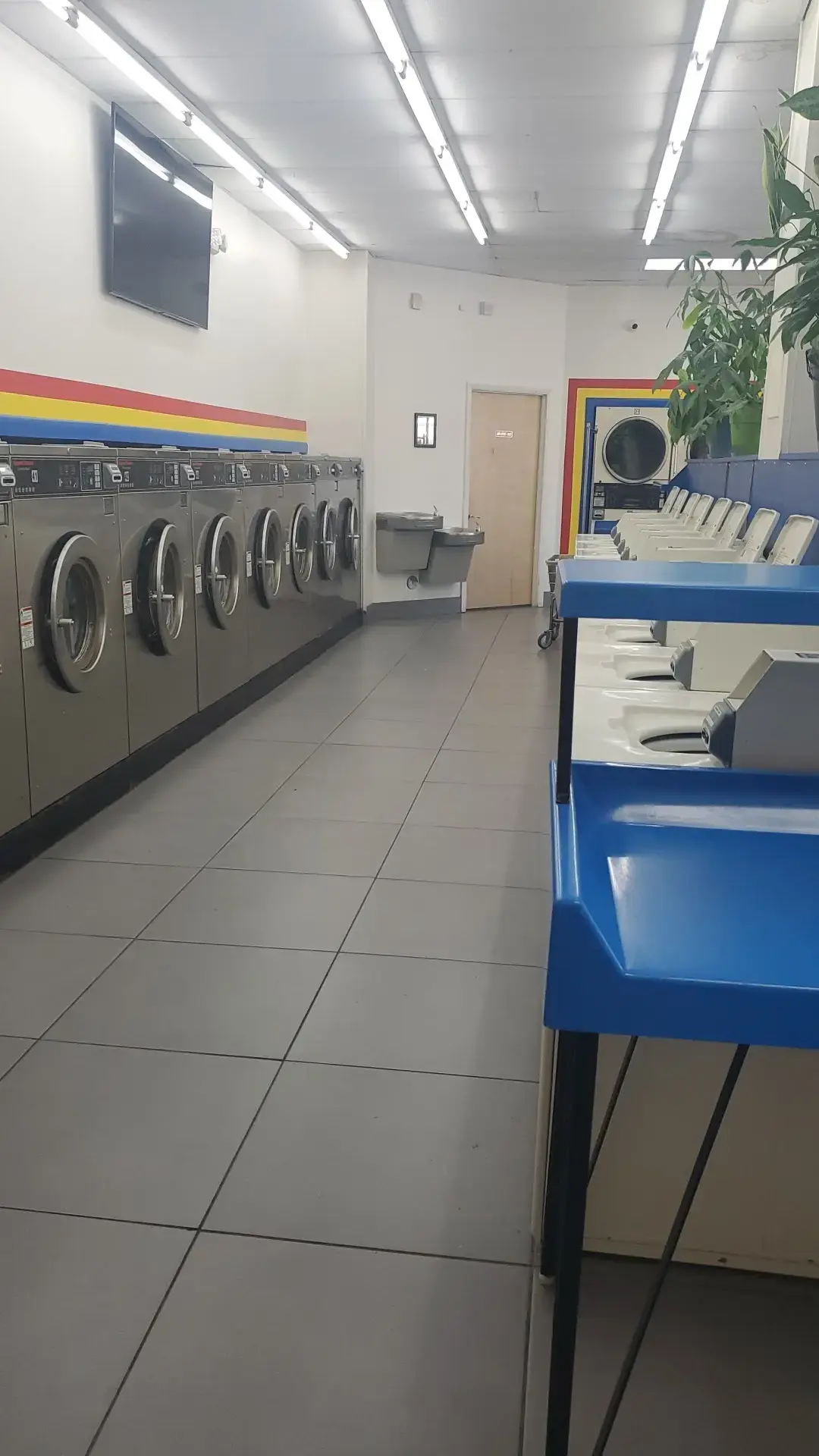 Soaps N Suds Laundromat - Image 19