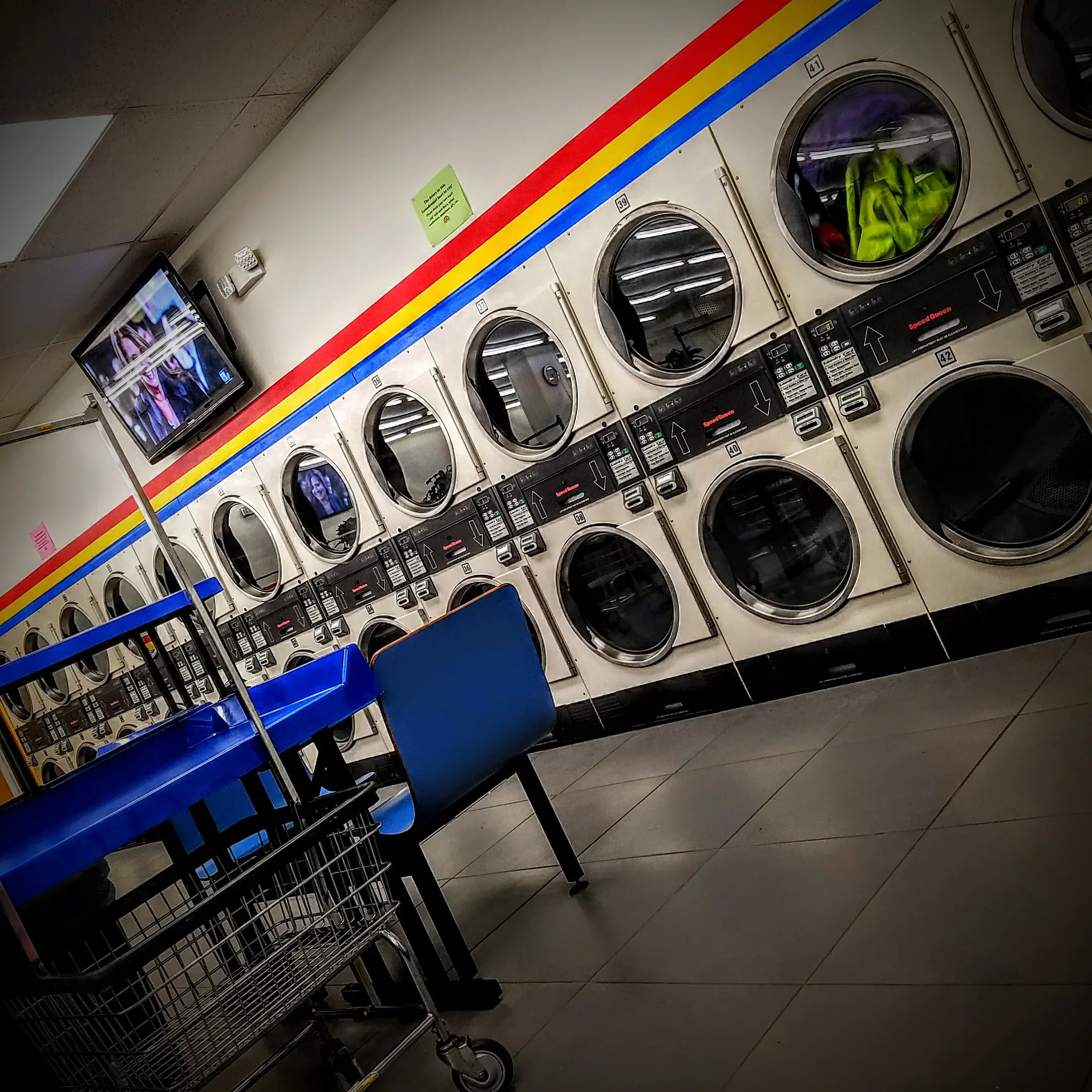 Soaps N Suds Laundromat thumbnail 15