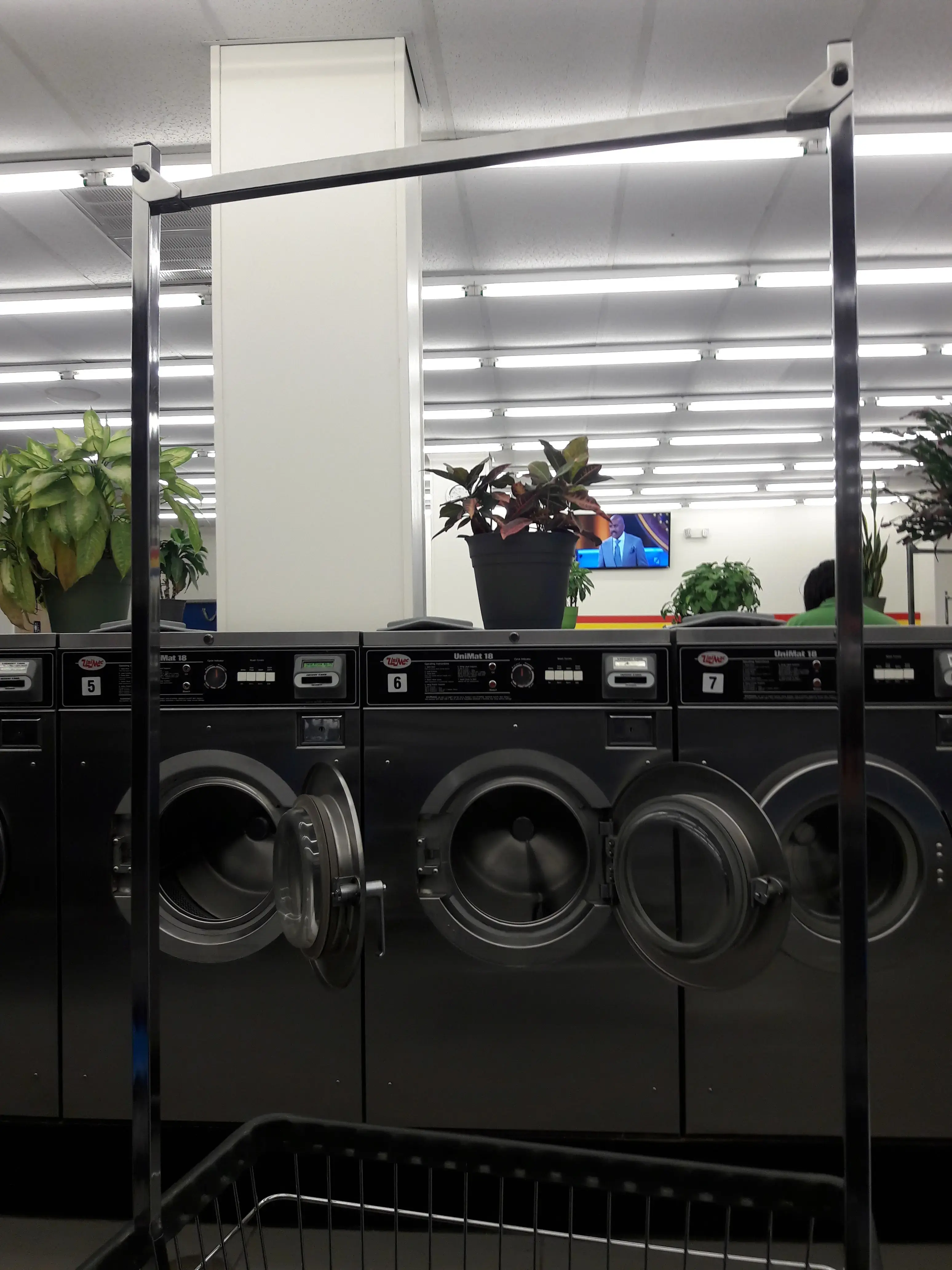 Soaps N Suds Laundromat - Image 16