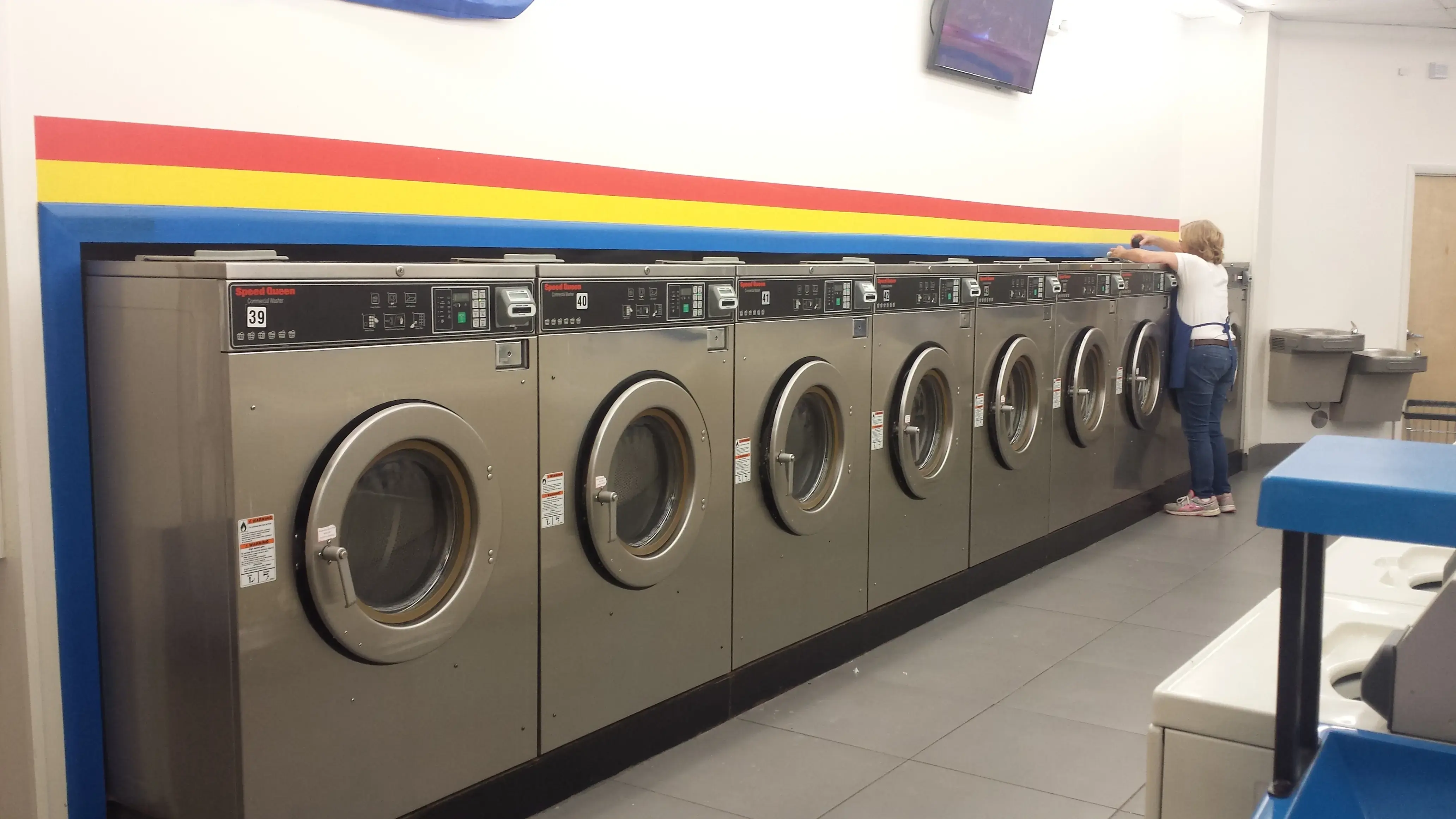 Soaps N Suds Laundromat - Image 17
