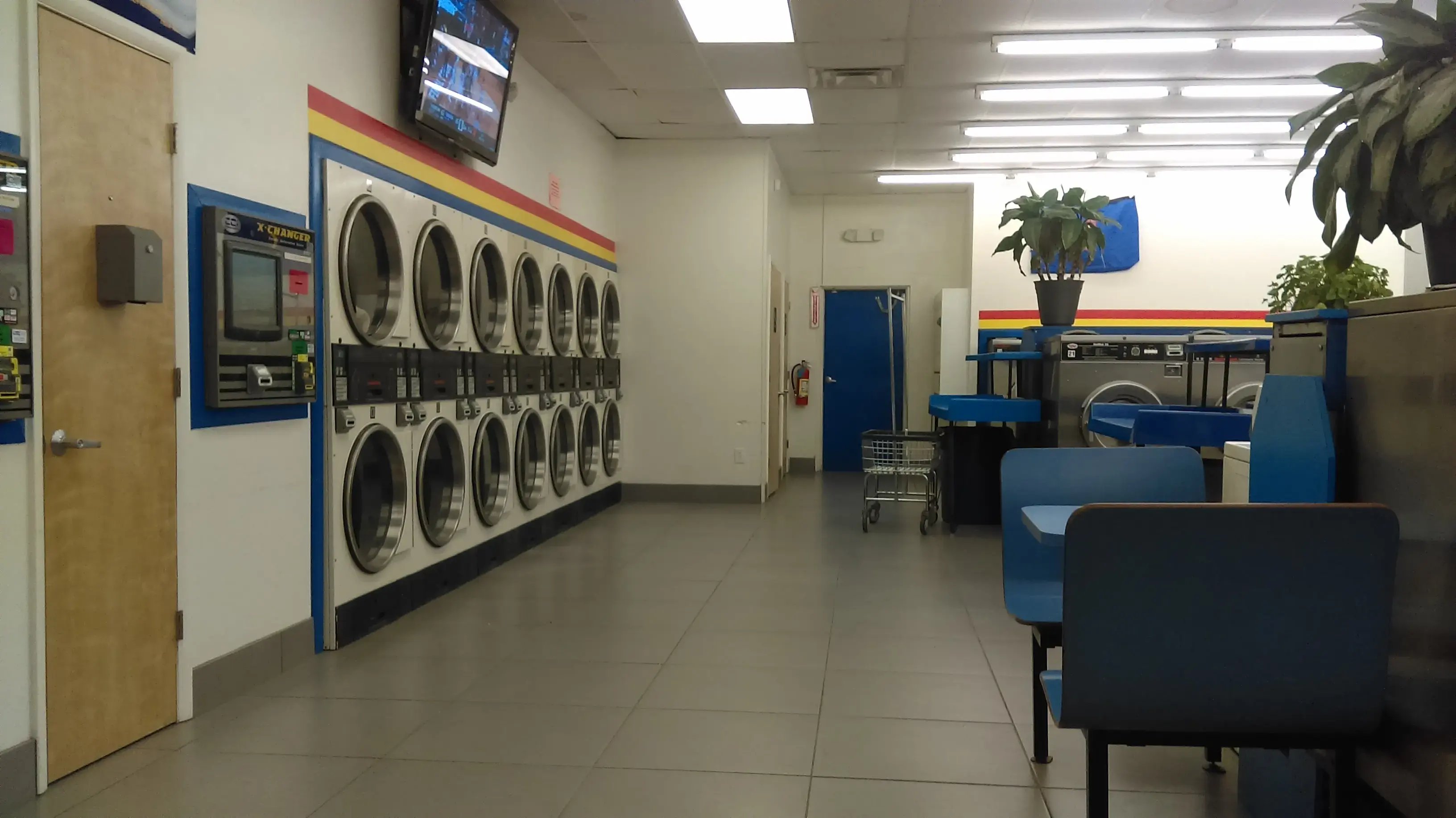 Soaps N Suds Laundromat - Image 20