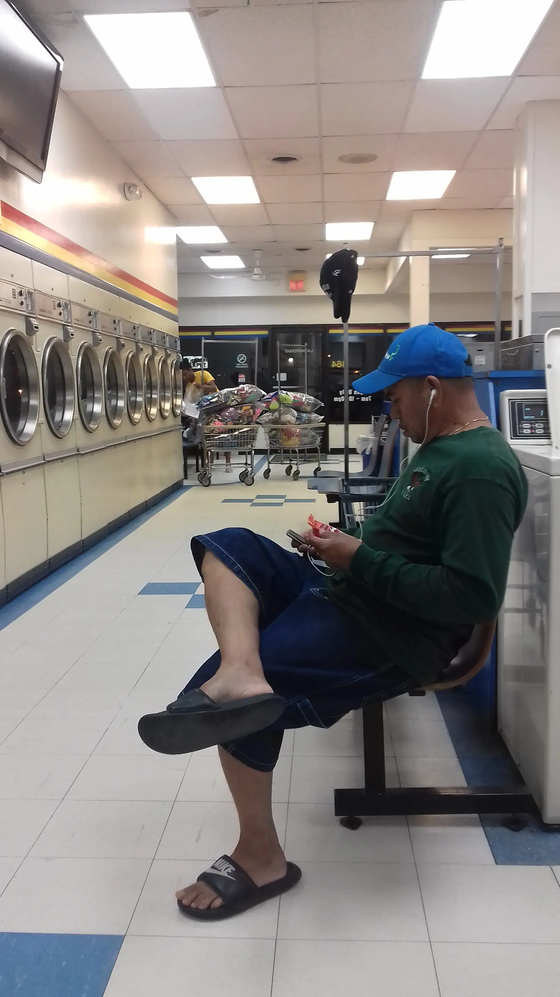Soaps N Suds Laundromat - Image 13