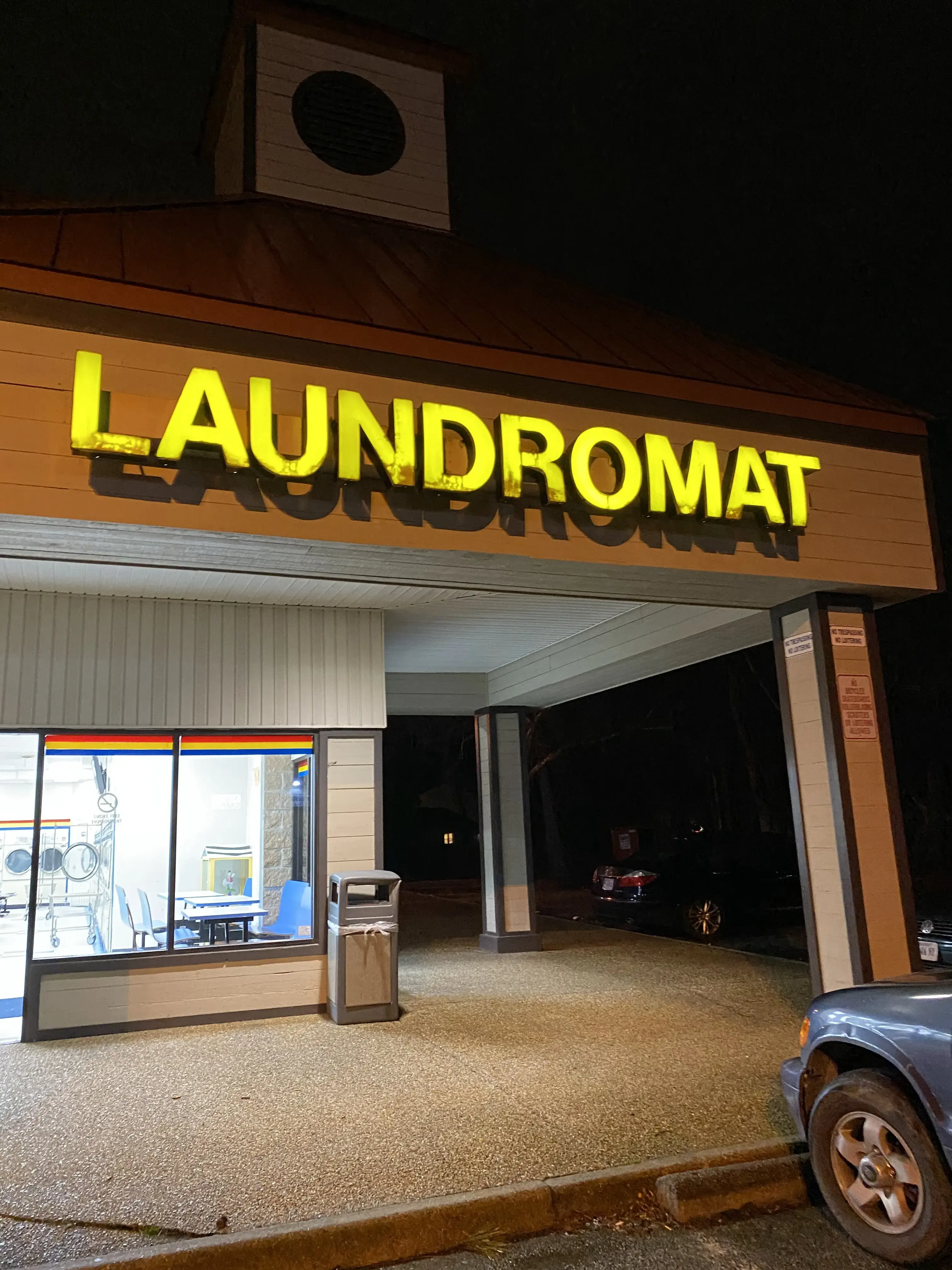 Soaps N Suds Laundromat - Image 20