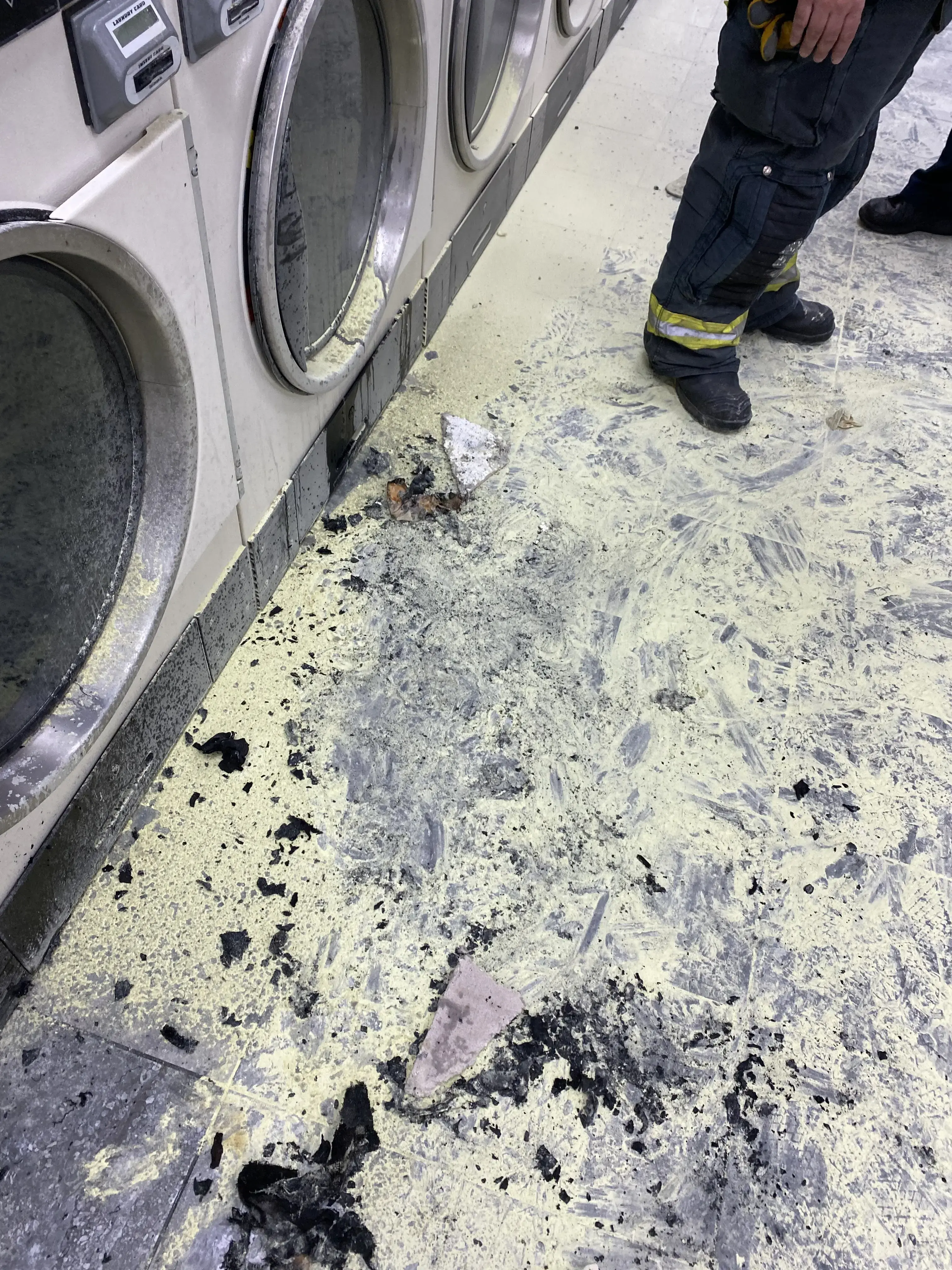Soaps N Suds Laundromat - Image 11