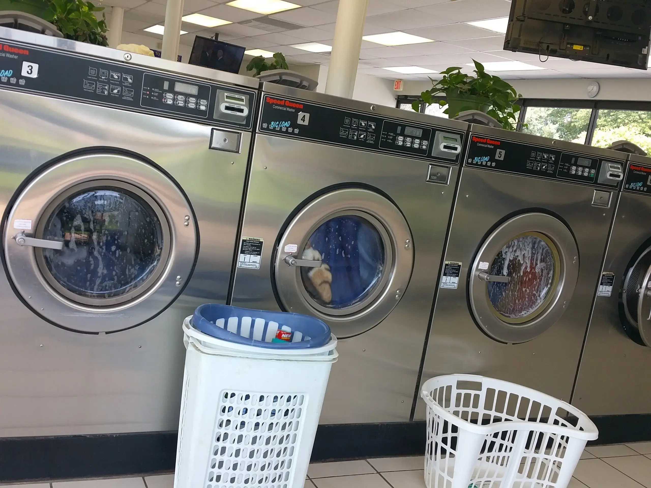 Soaps N Suds Laundromat thumbnail 18