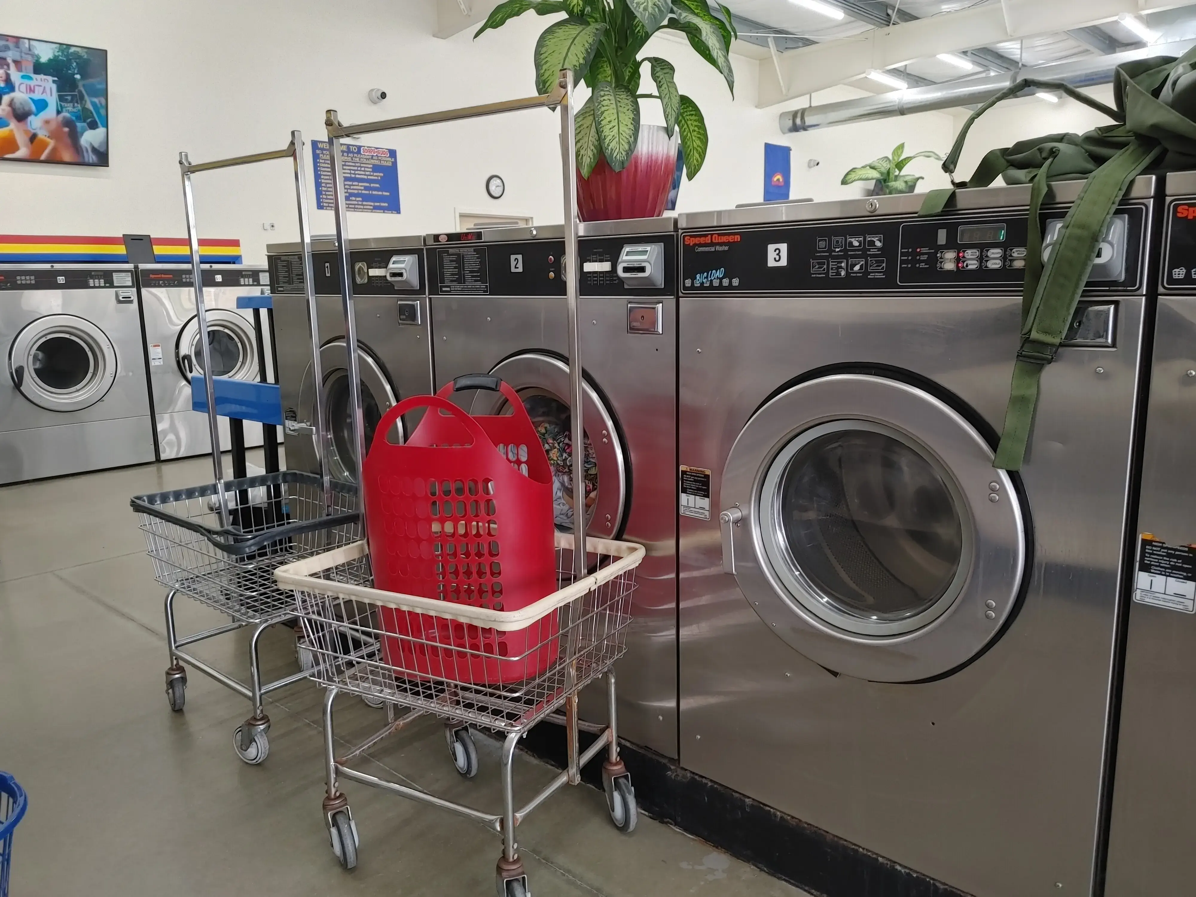 Soaps N Suds Laundromat thumbnail 12