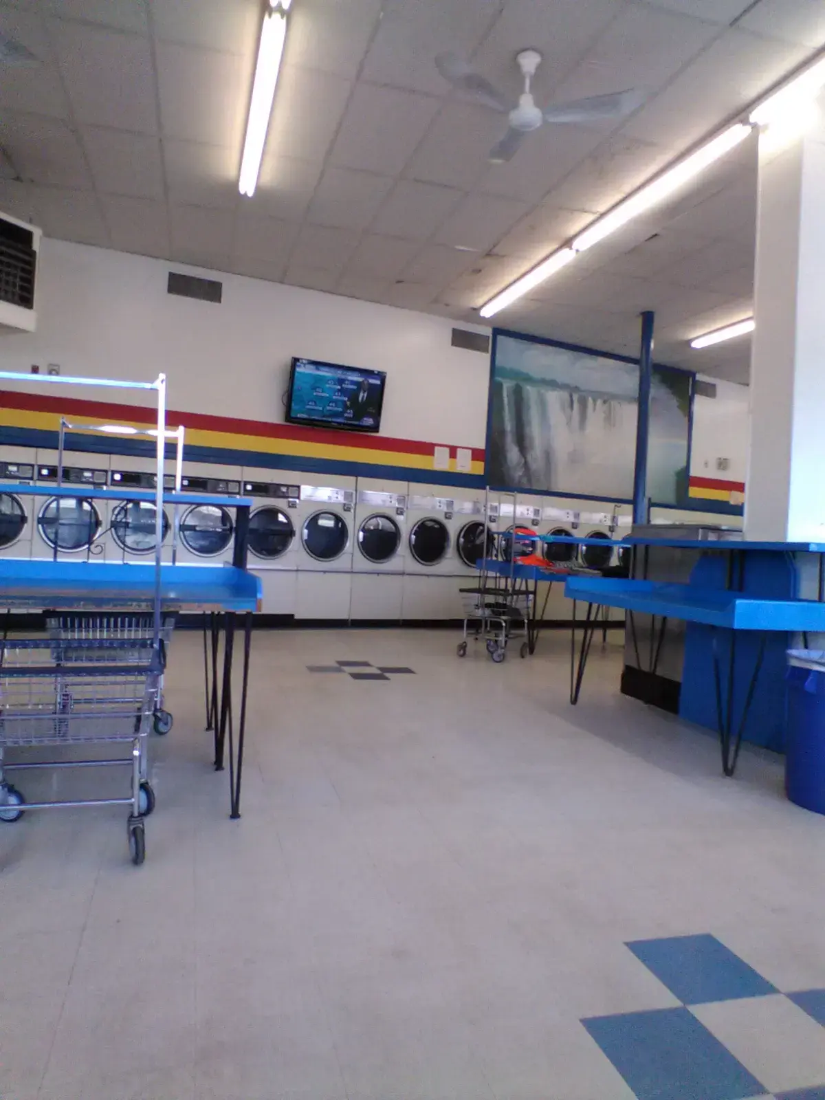 Soaps N Suds Laundromat thumbnail 3