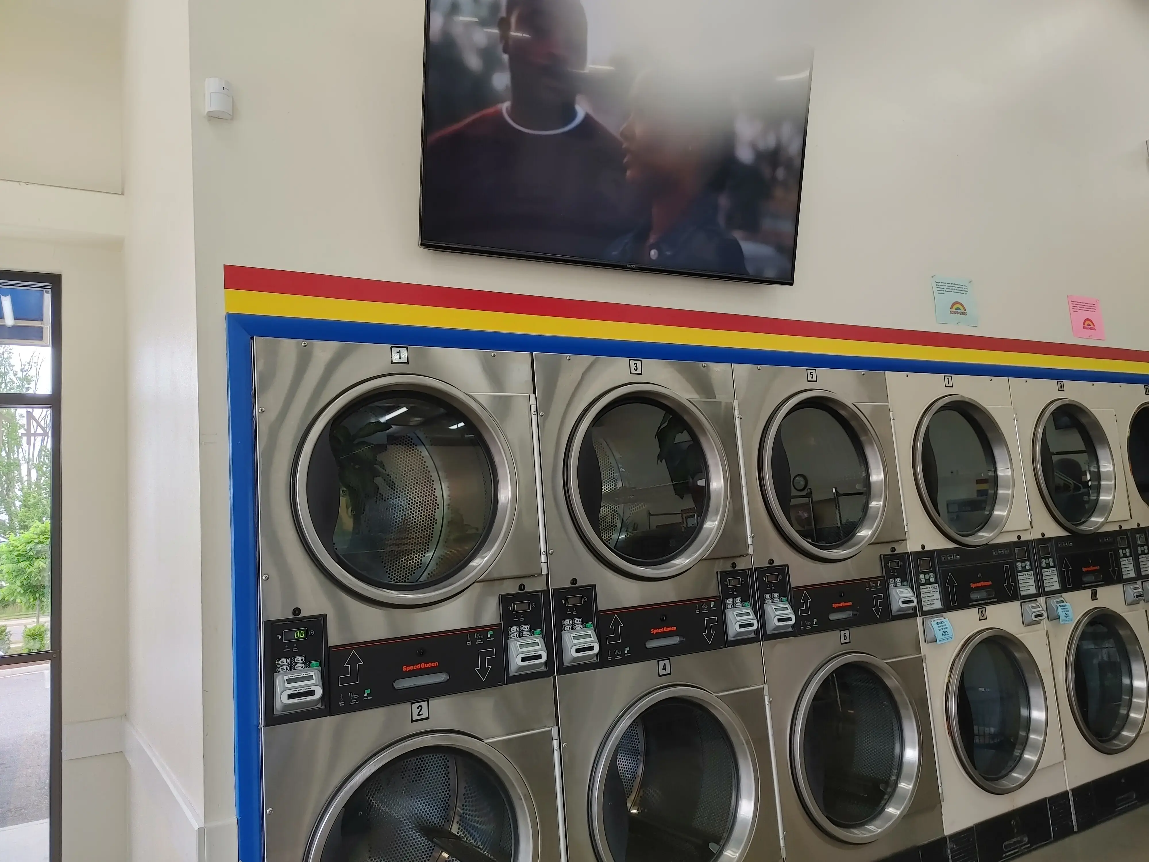 Soaps N Suds Laundromat thumbnail 6