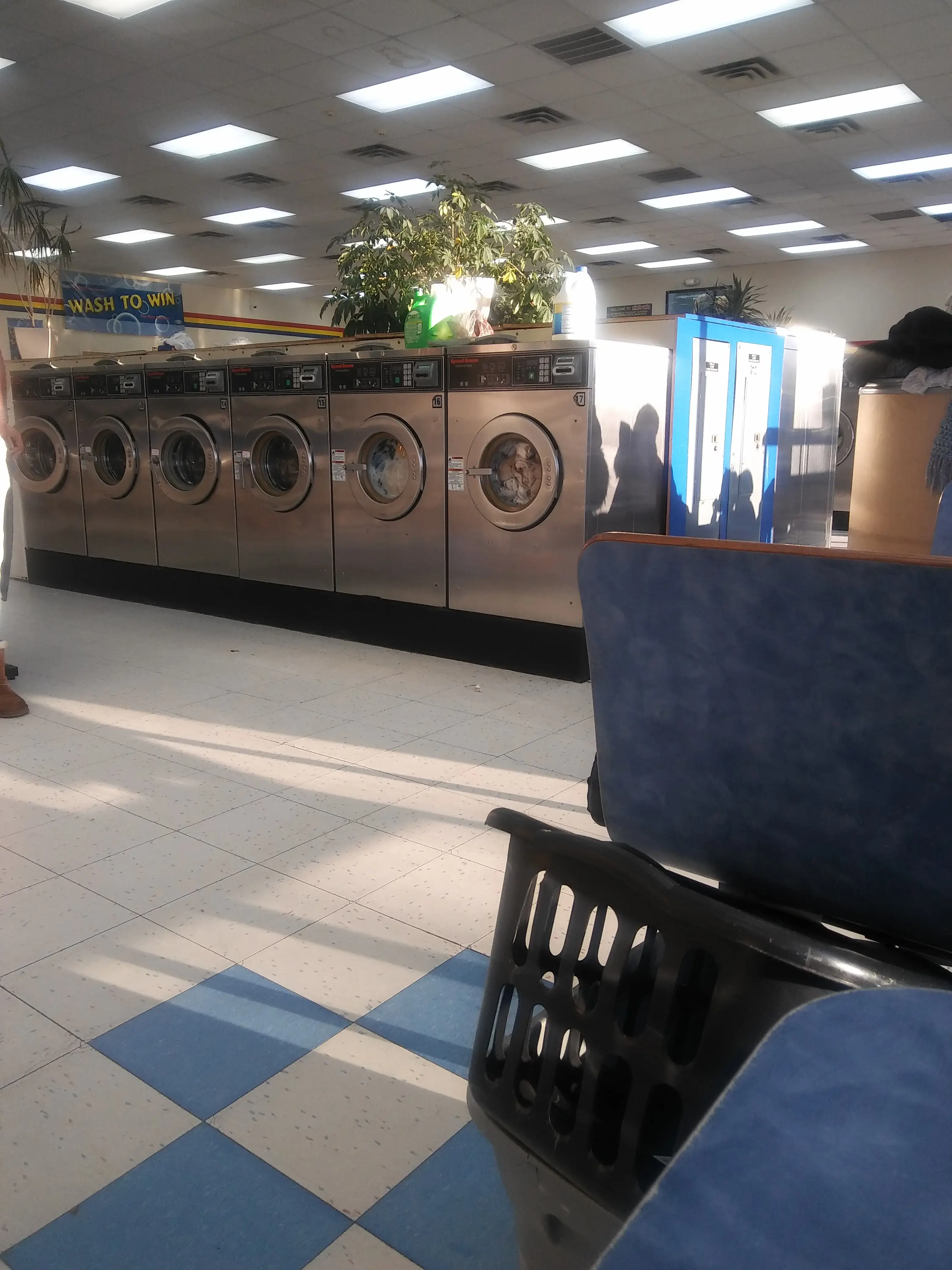 Soaps N Suds Laundromat - Image 17