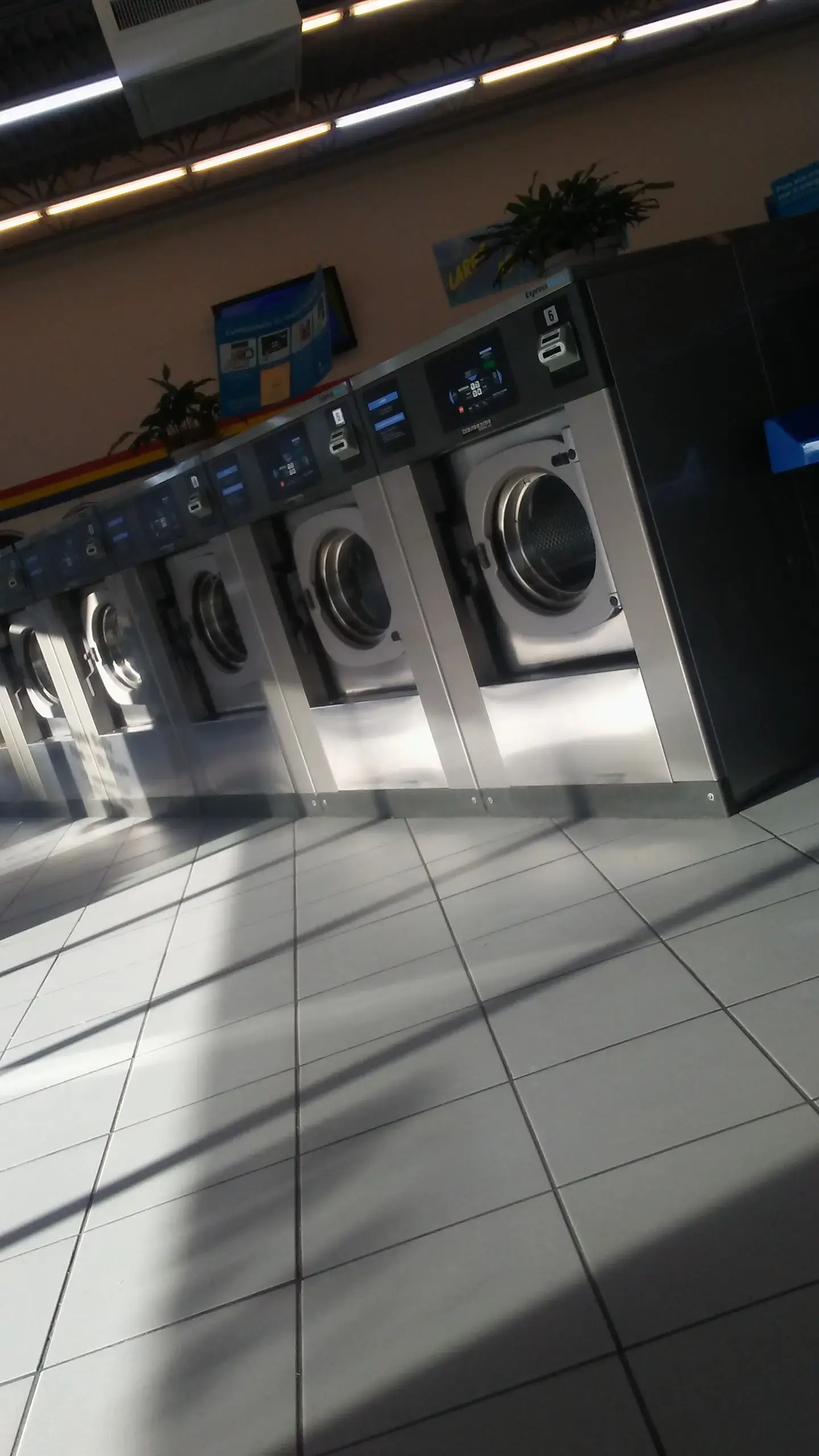Soaps N Suds Laundromat - Image 15