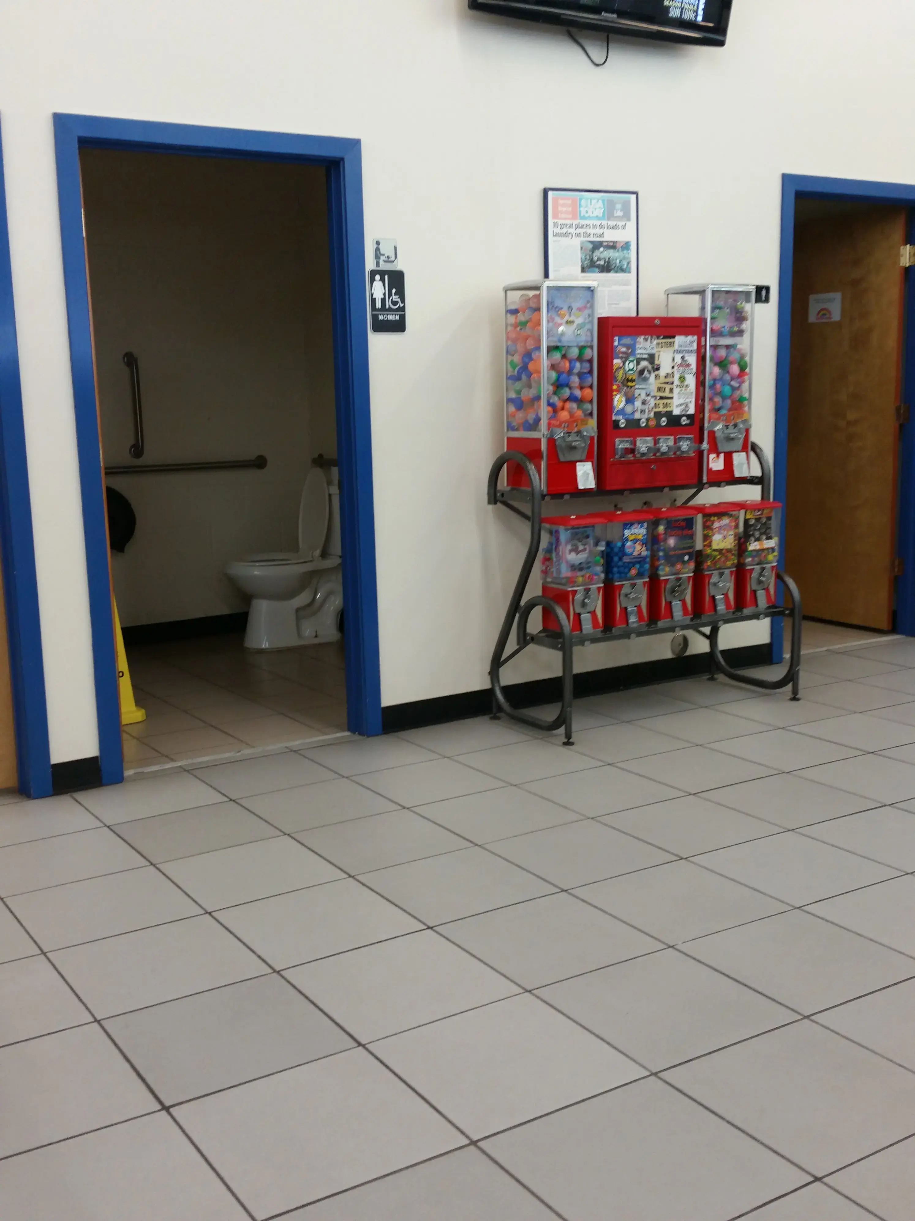 Soaps N Suds Laundromat - Image 14