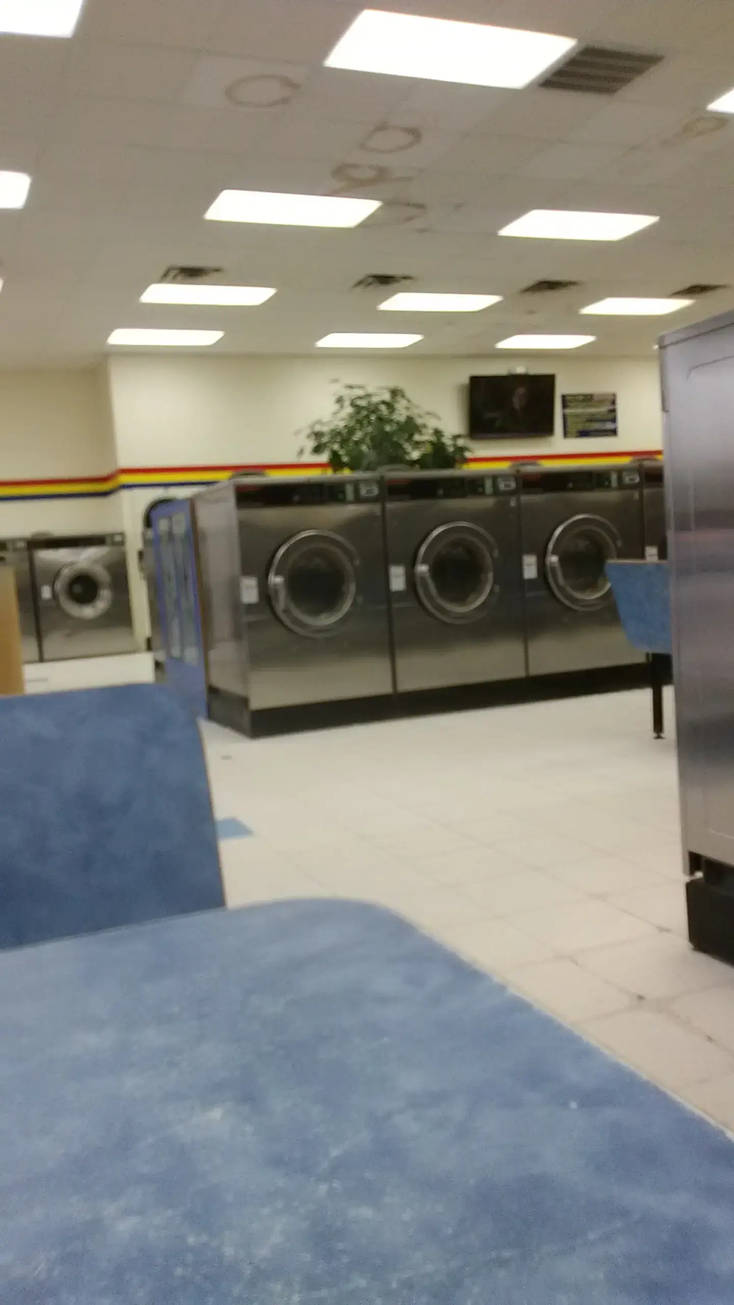 Soaps N Suds Laundromat - Image 16