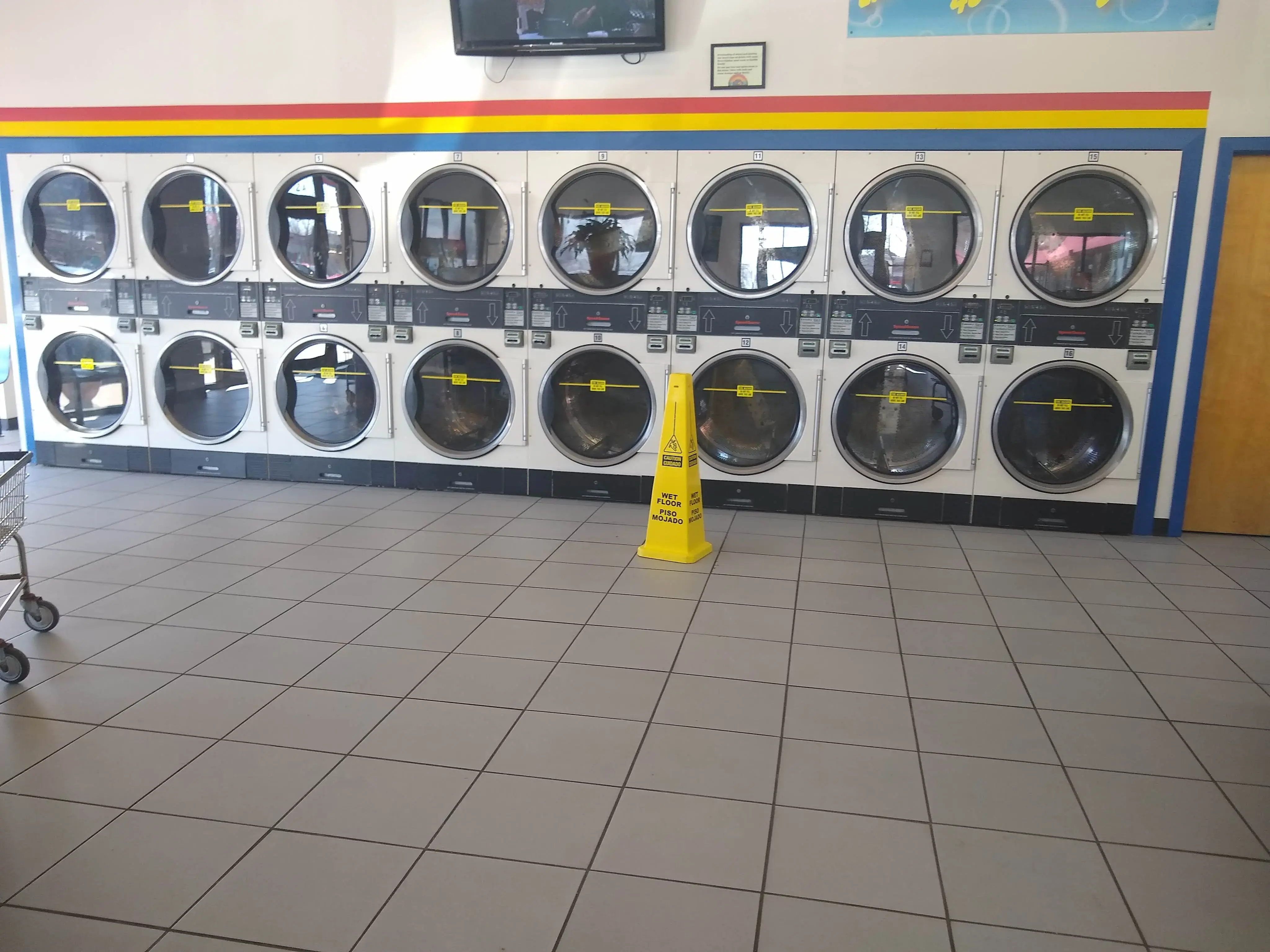 Soaps N Suds Laundromat thumbnail 16