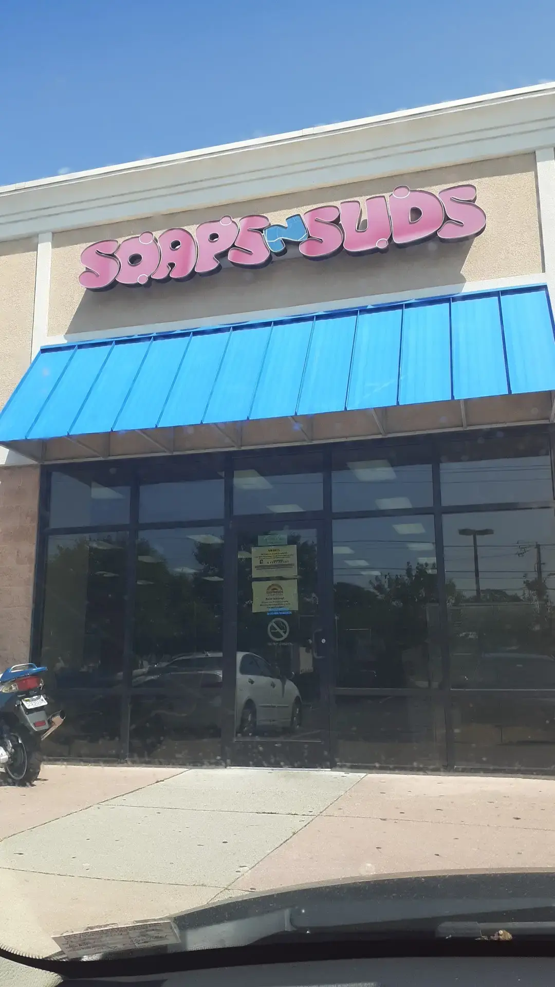 Soaps N Suds Laundromat thumbnail 18