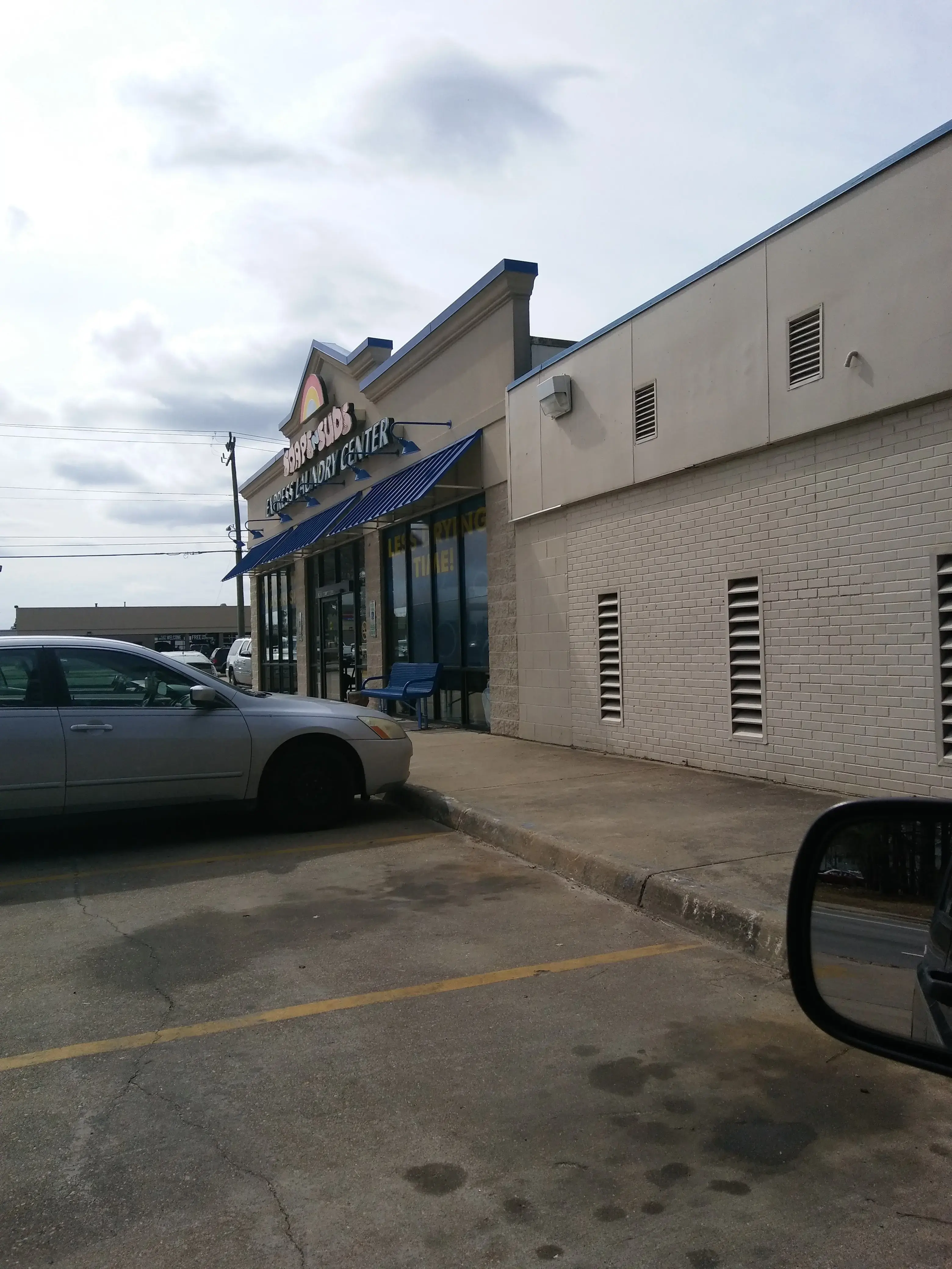 Soaps N Suds Laundromat - Image 16