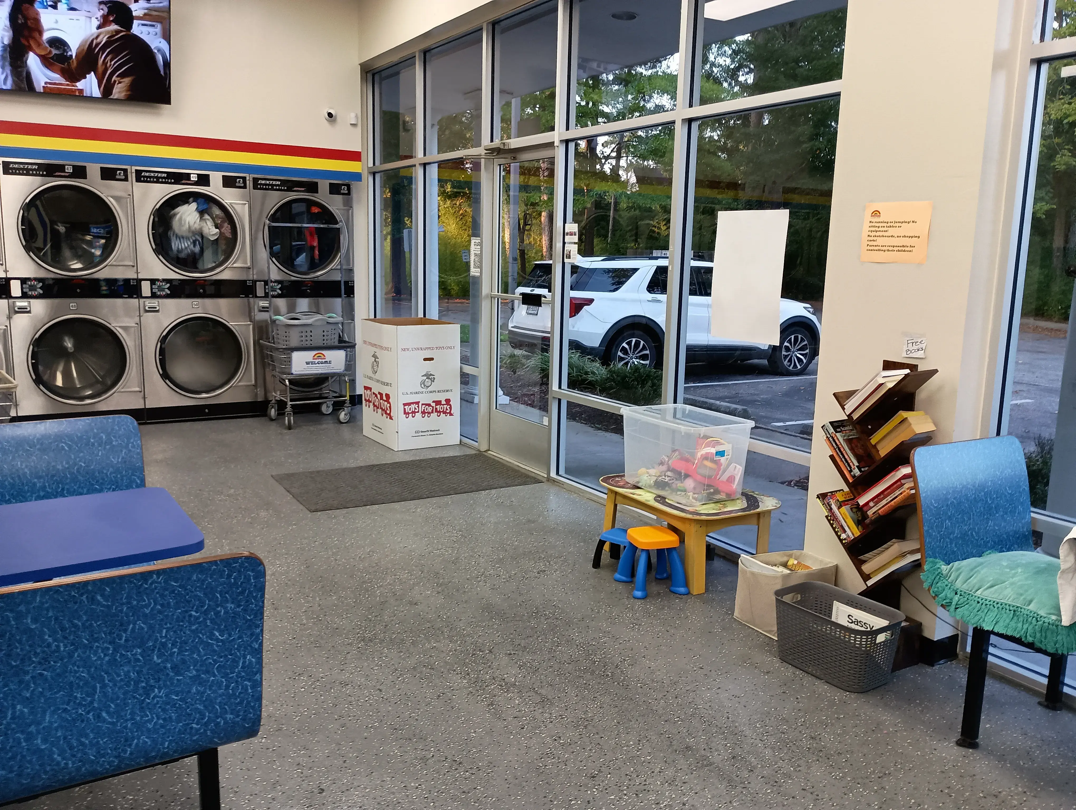 Soaps N Suds Laundromat thumbnail 11
