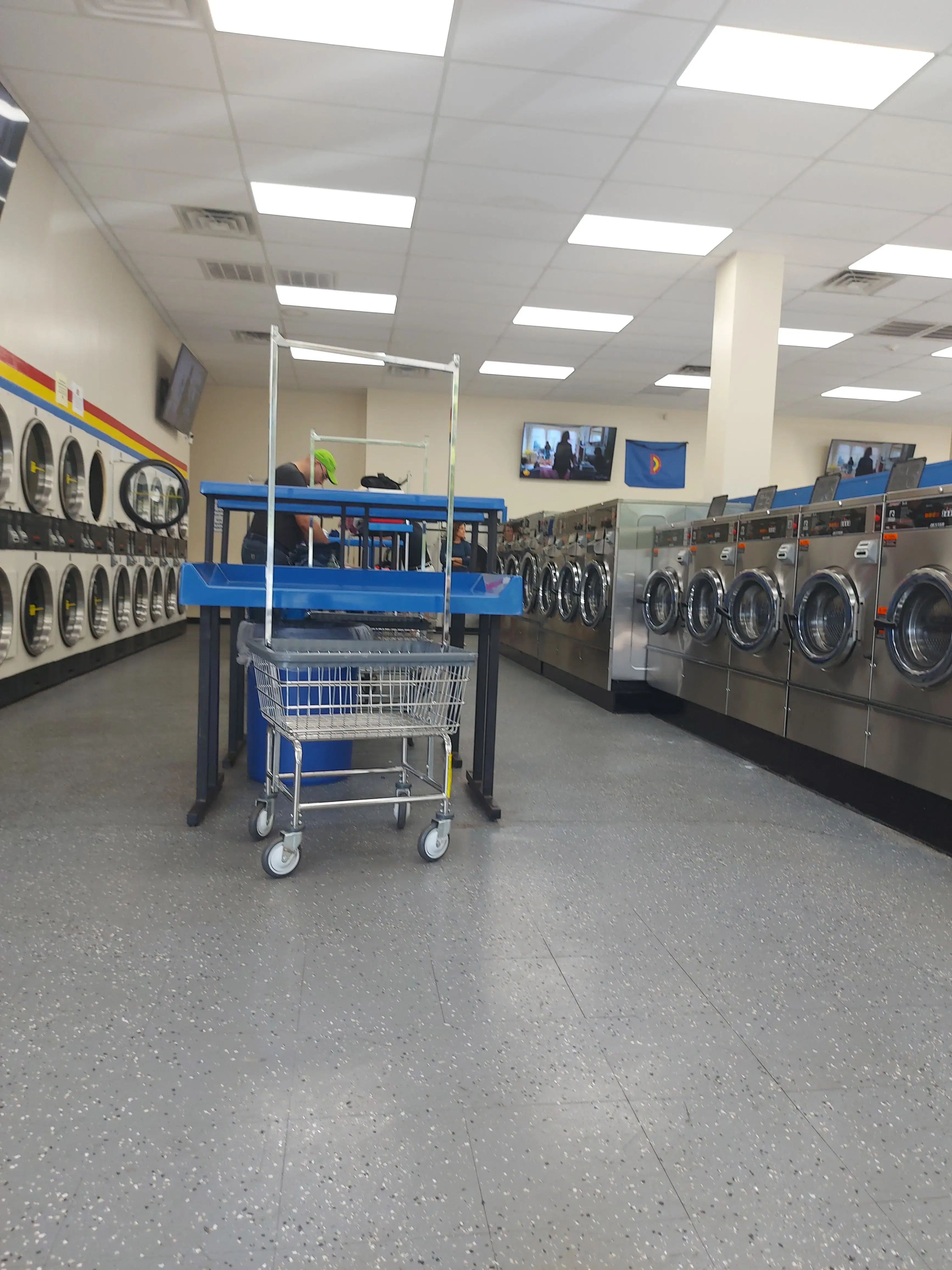 Soaps N Suds Laundromat - Image 10