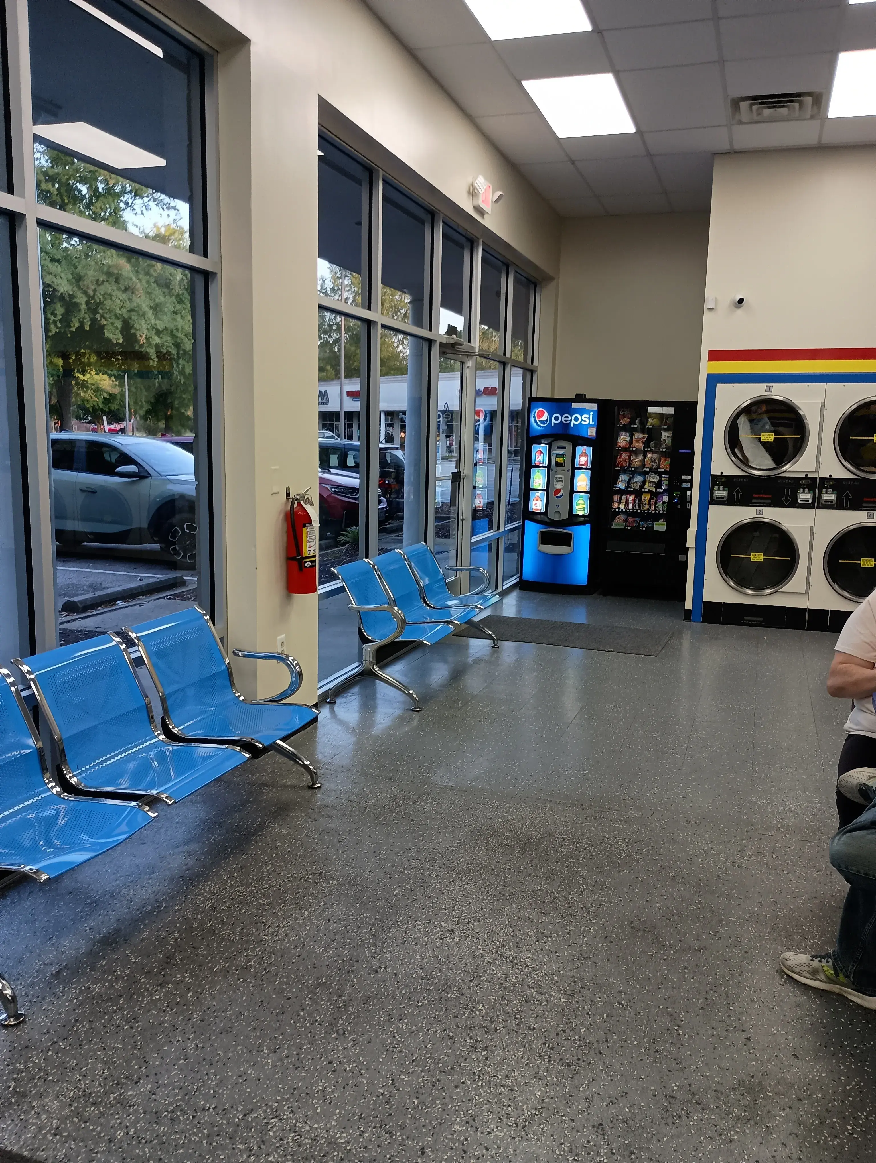 Soaps N Suds Laundromat - Image 8