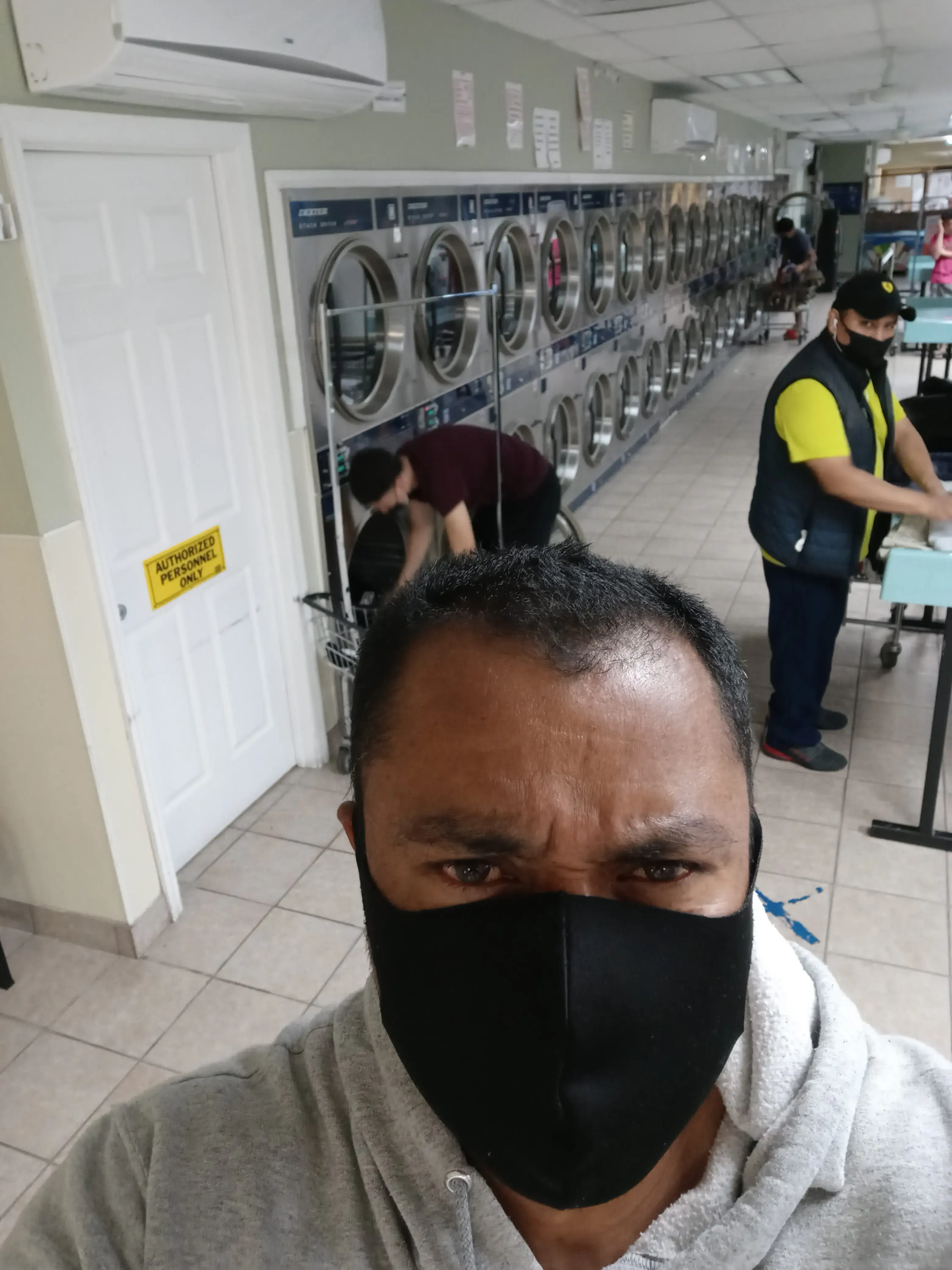 Soapy Bubbles Laundromat - Image 8