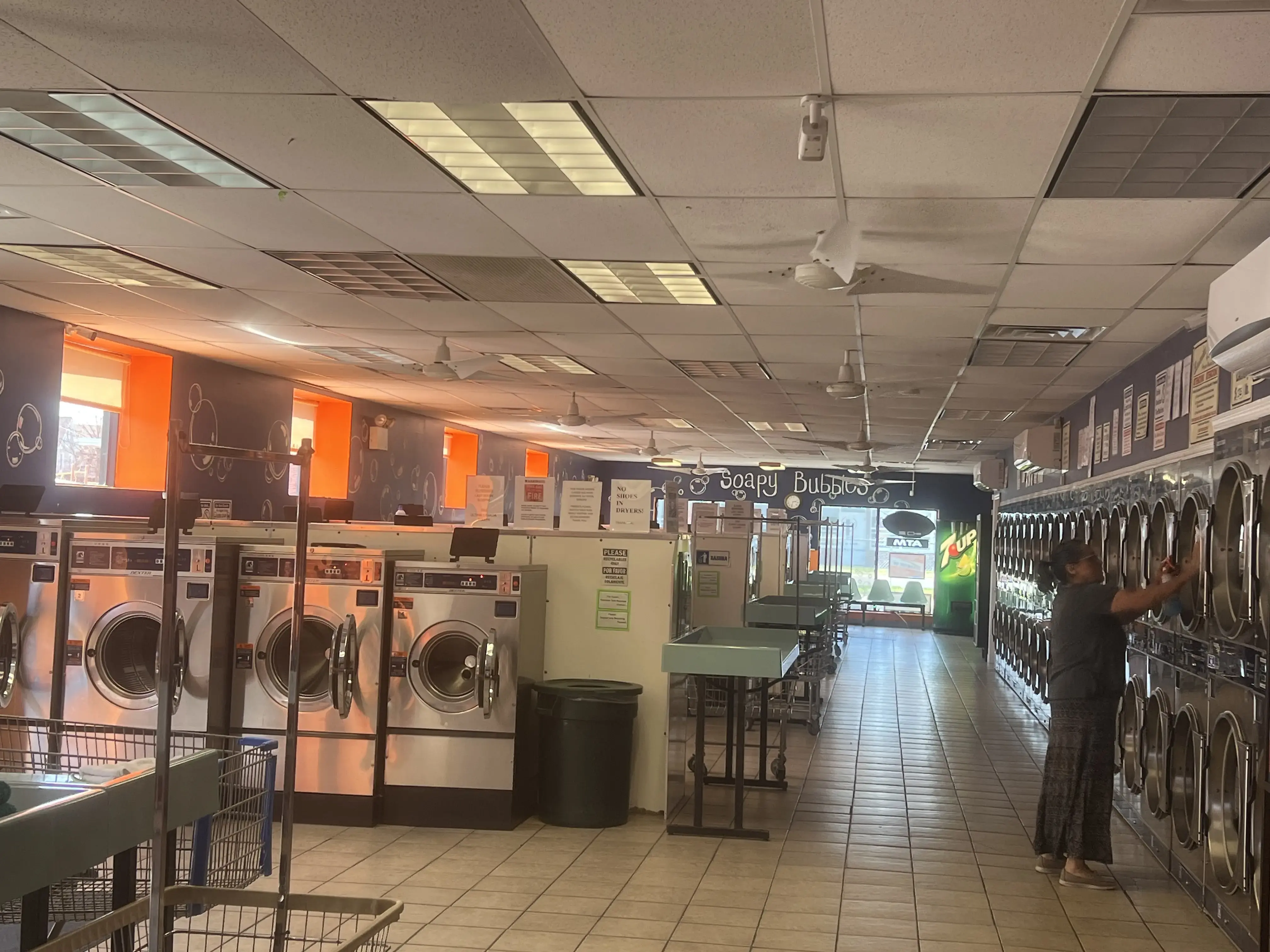 Soapy Bubbles Laundromat thumbnail 20