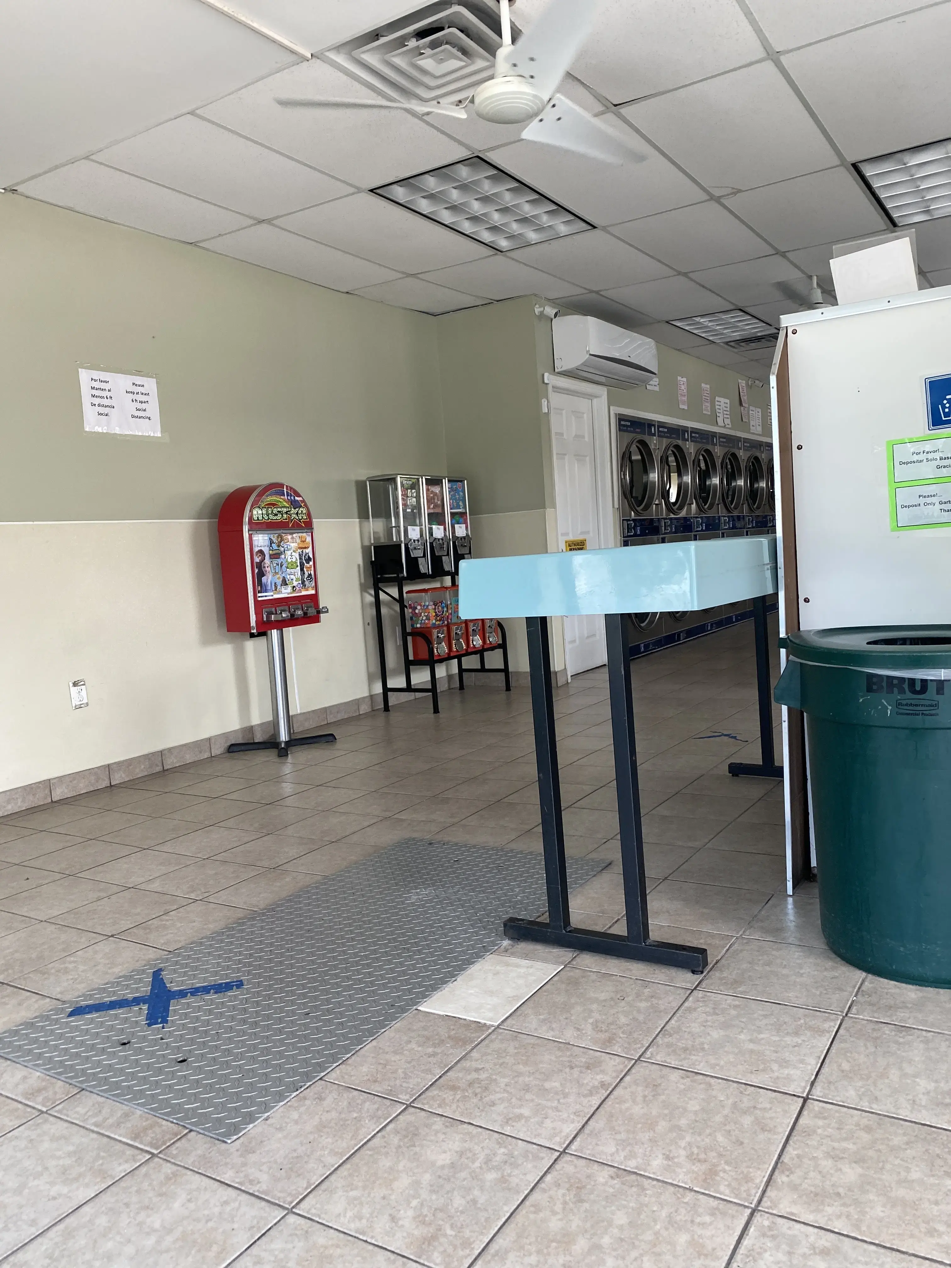 Soapy Bubbles Laundromat thumbnail 4