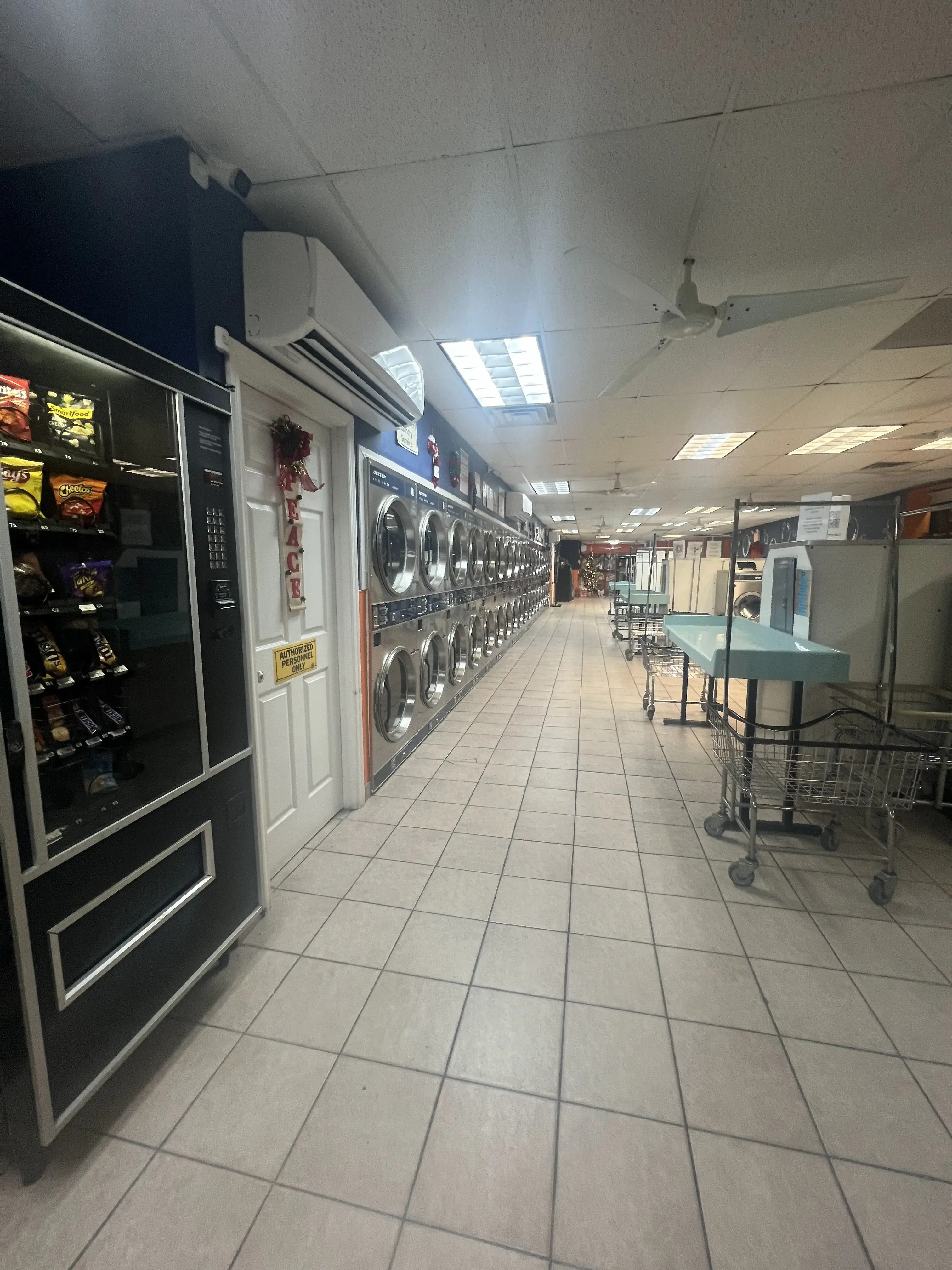 Soapy Bubbles Laundromat - Image 15