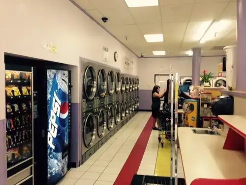 Soapy Lee Coin Laundry - Image 15