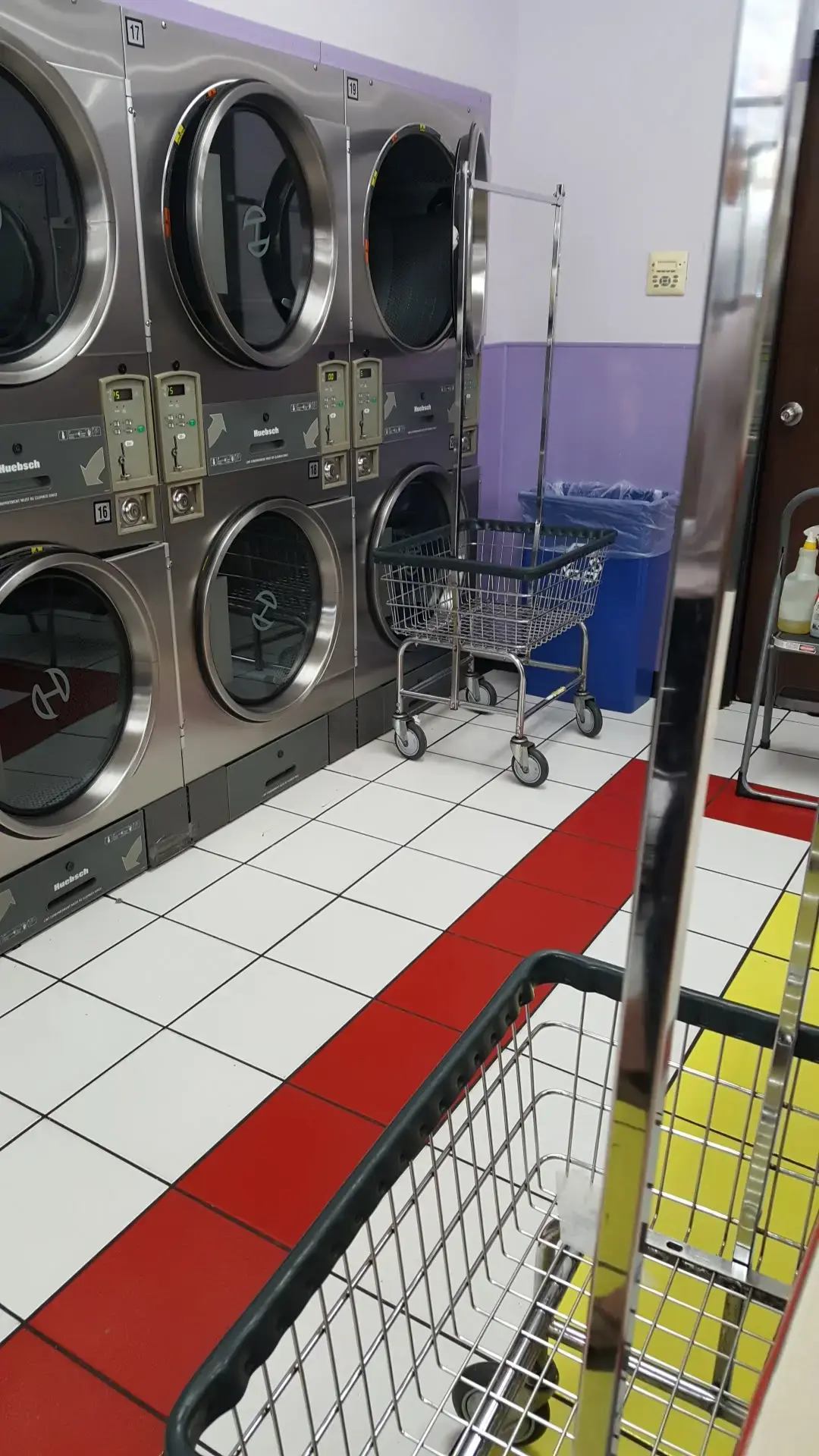 Soapy Lee Coin Laundry - Image 13