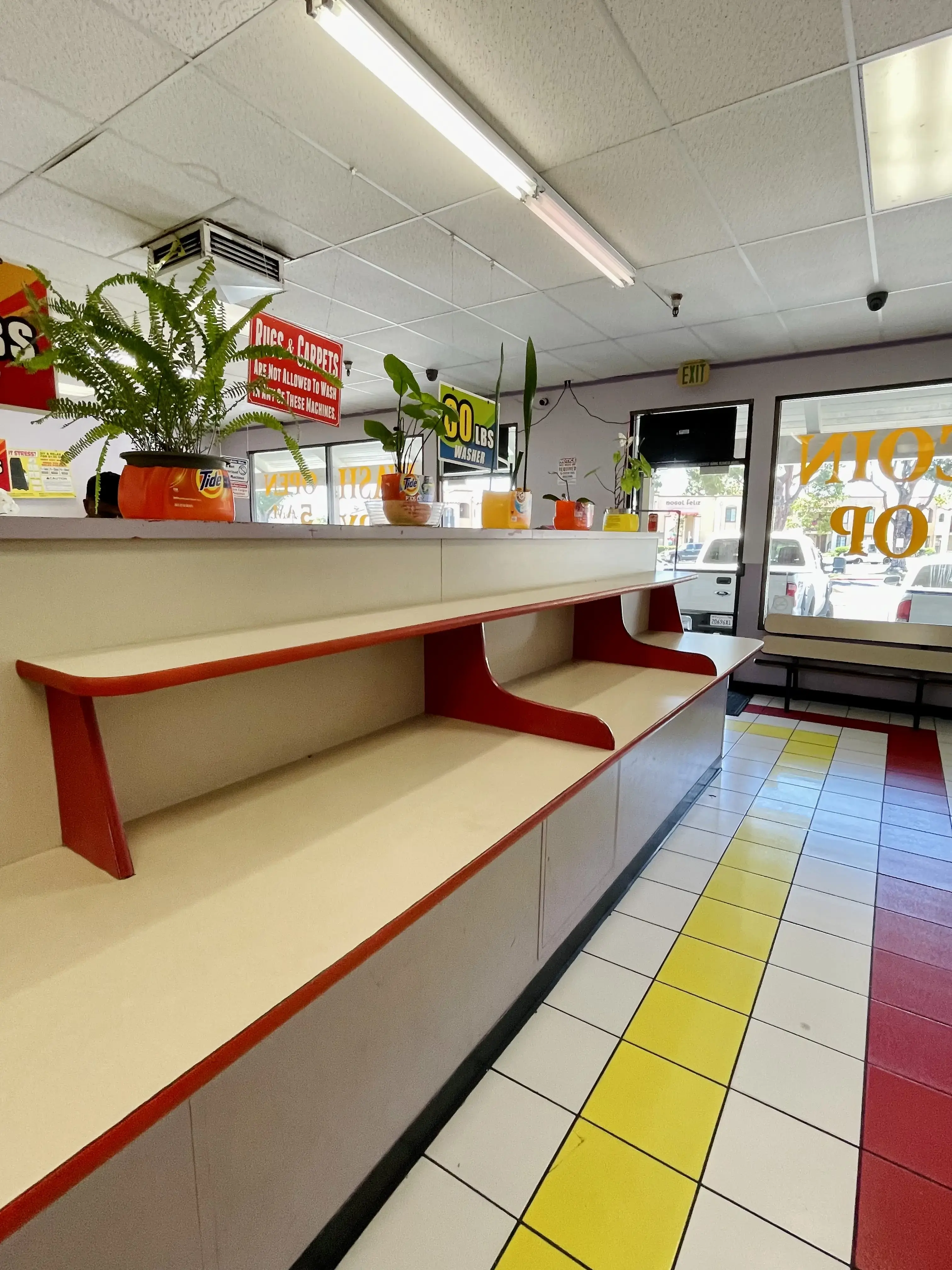 Soapy Lee Coin Laundry - Image 7