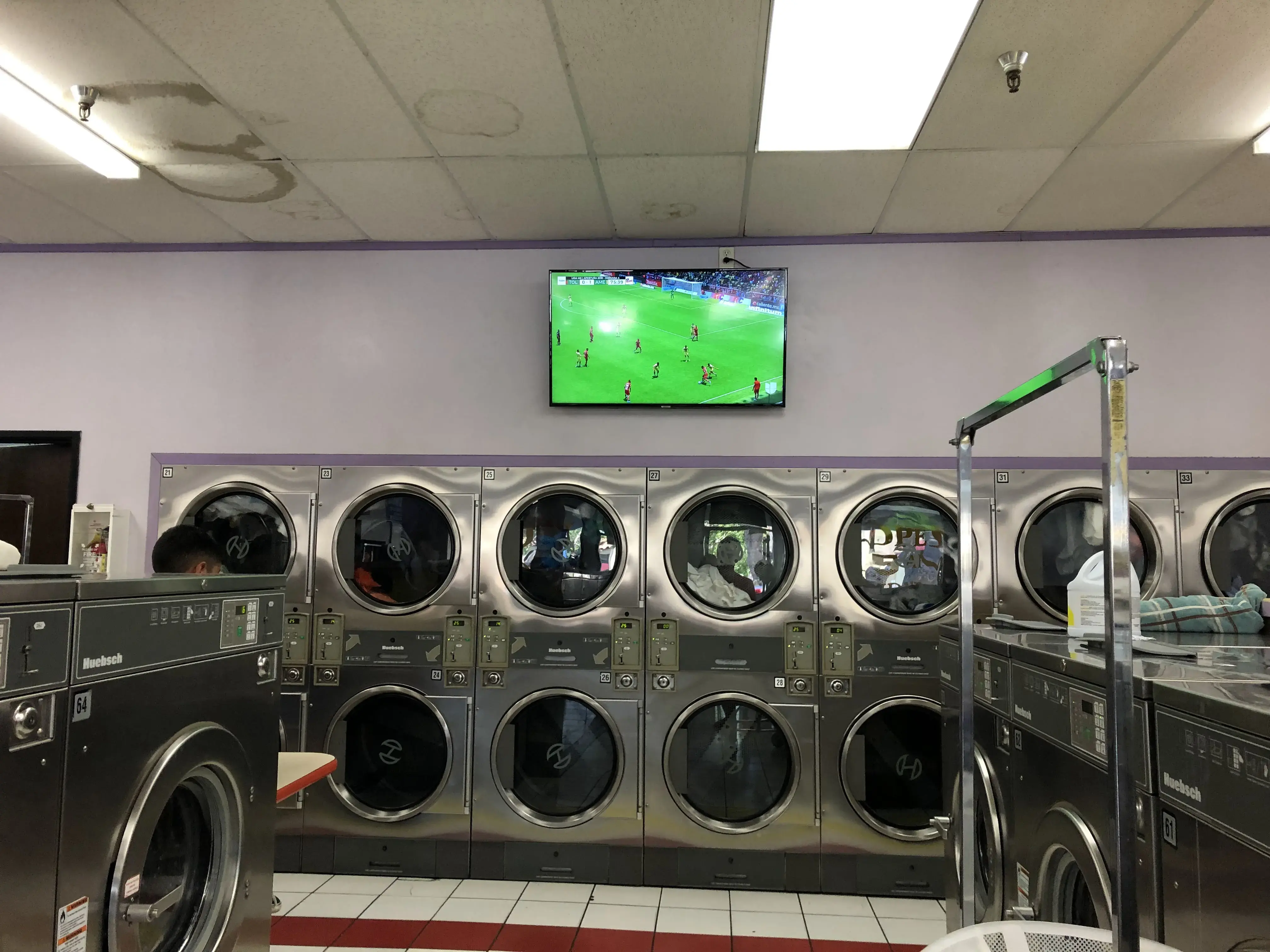 Soapy Lee Coin Laundry - Image 18