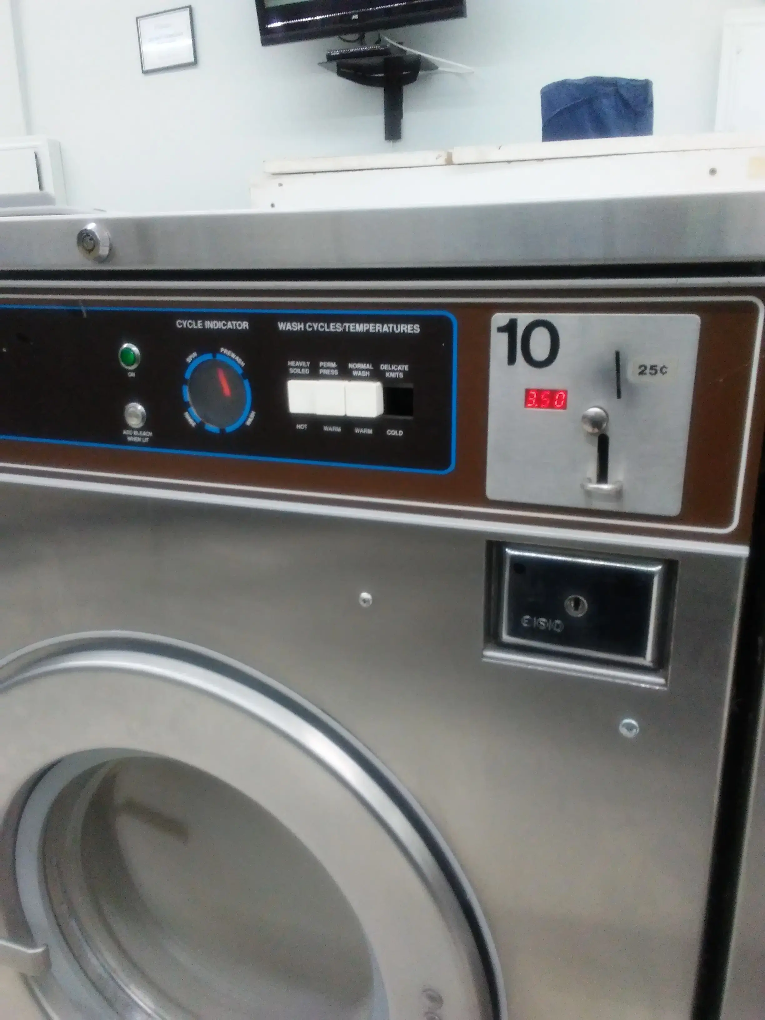 Soapy Suds Coin Laundry thumbnail 4