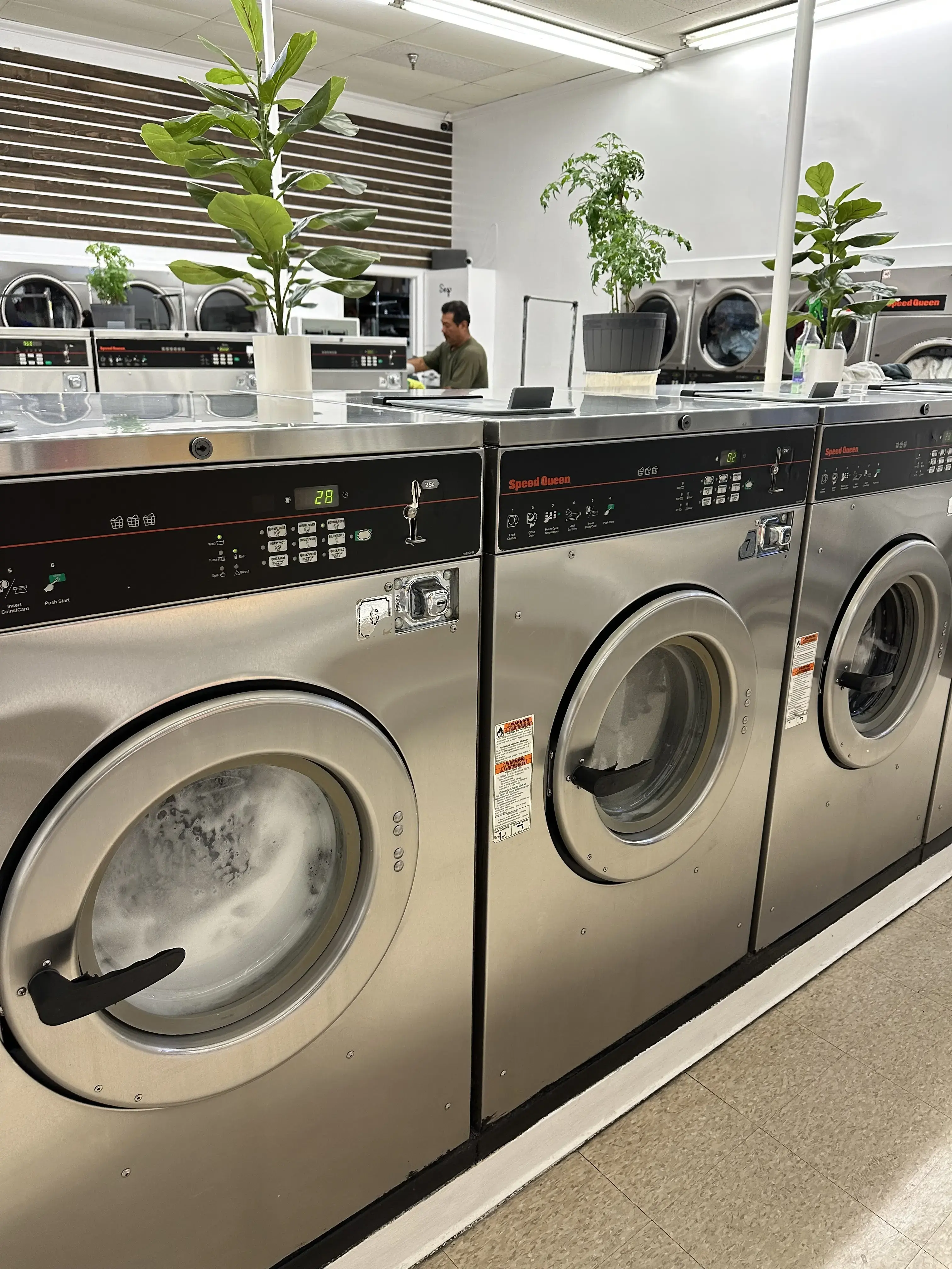 Soapy Suds Laundromat thumbnail 2