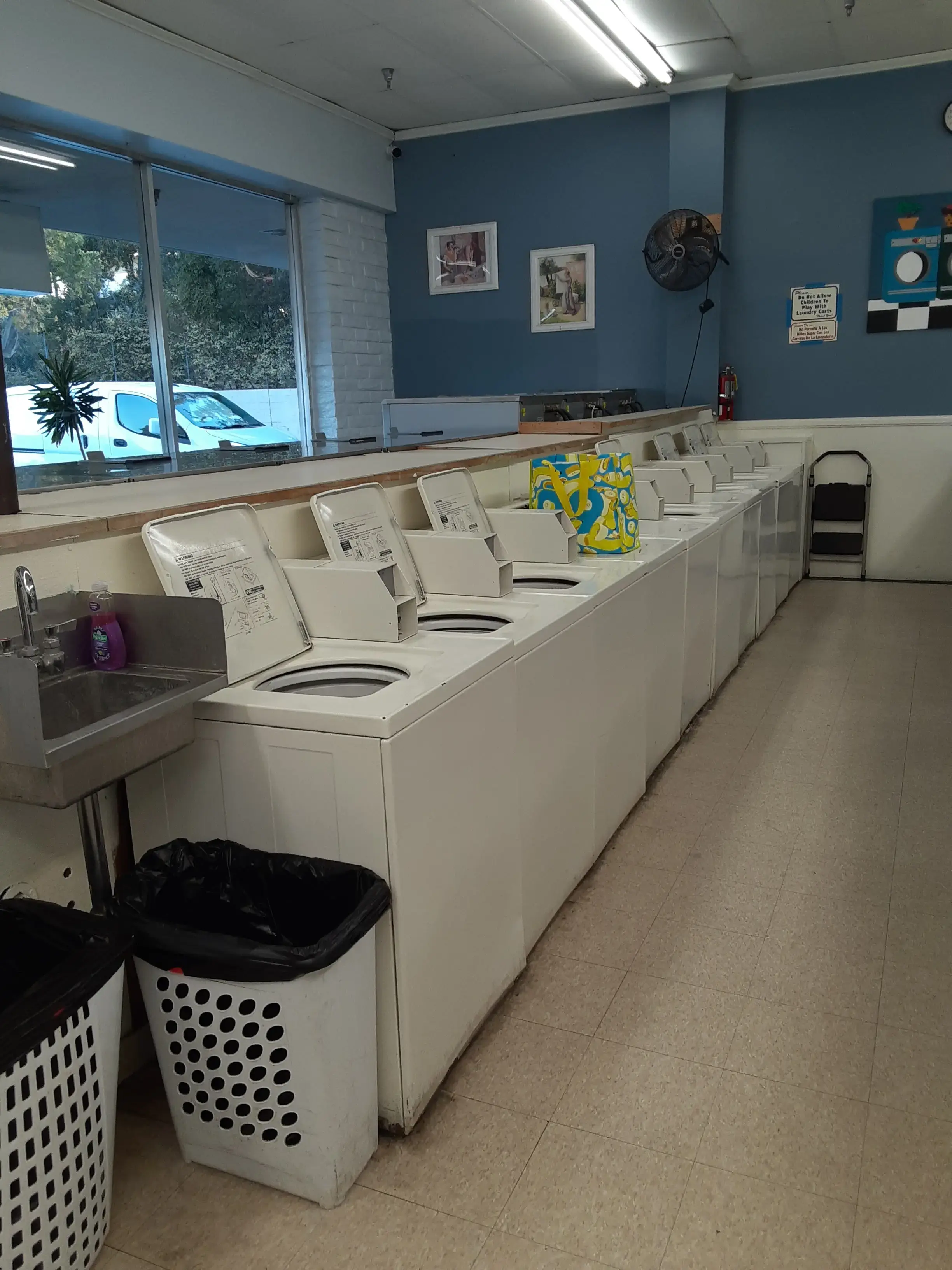 Soapy Suds Laundromat thumbnail 5