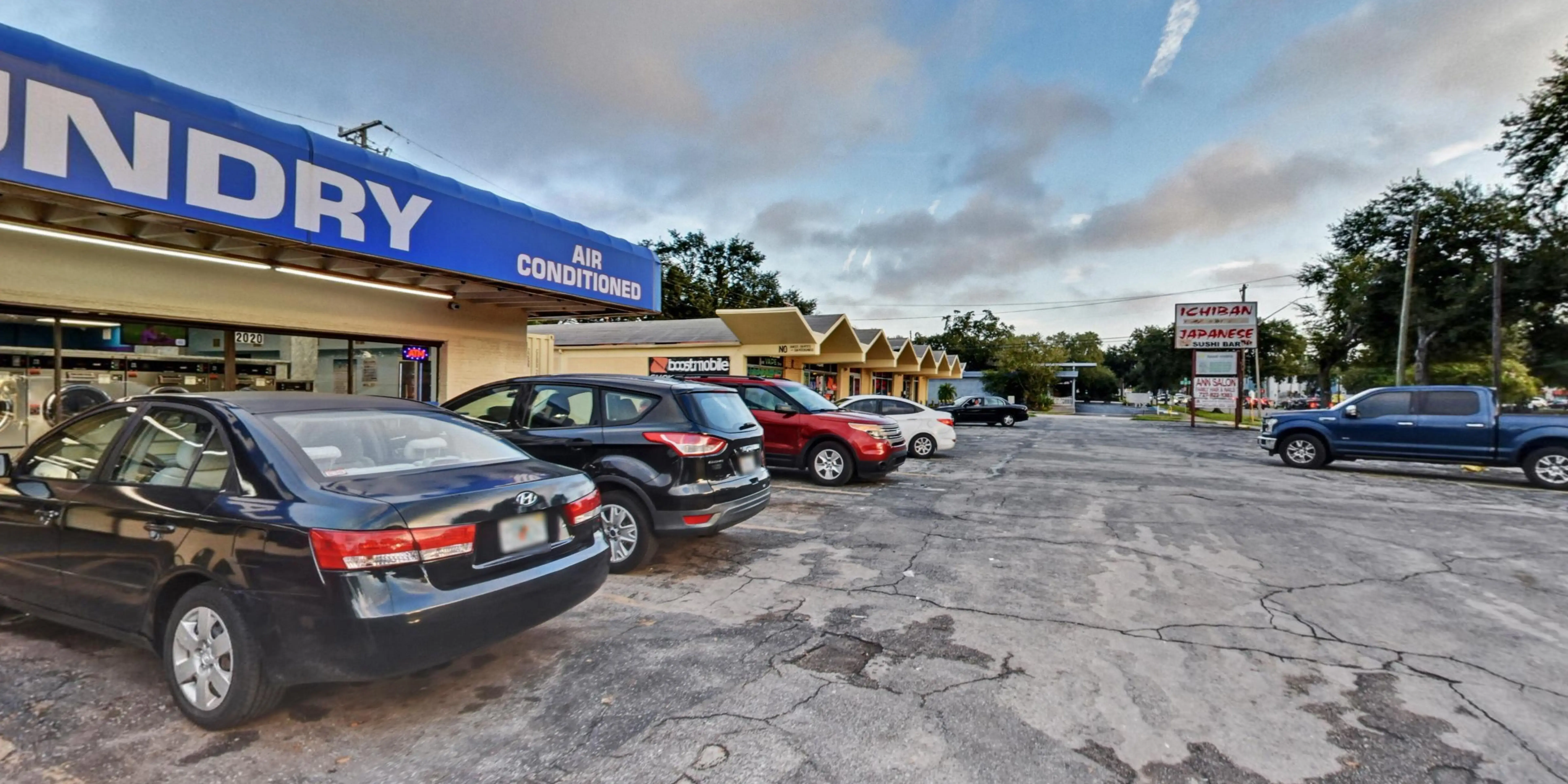 Soapy's Laundry - St. Petersburg - Image 10