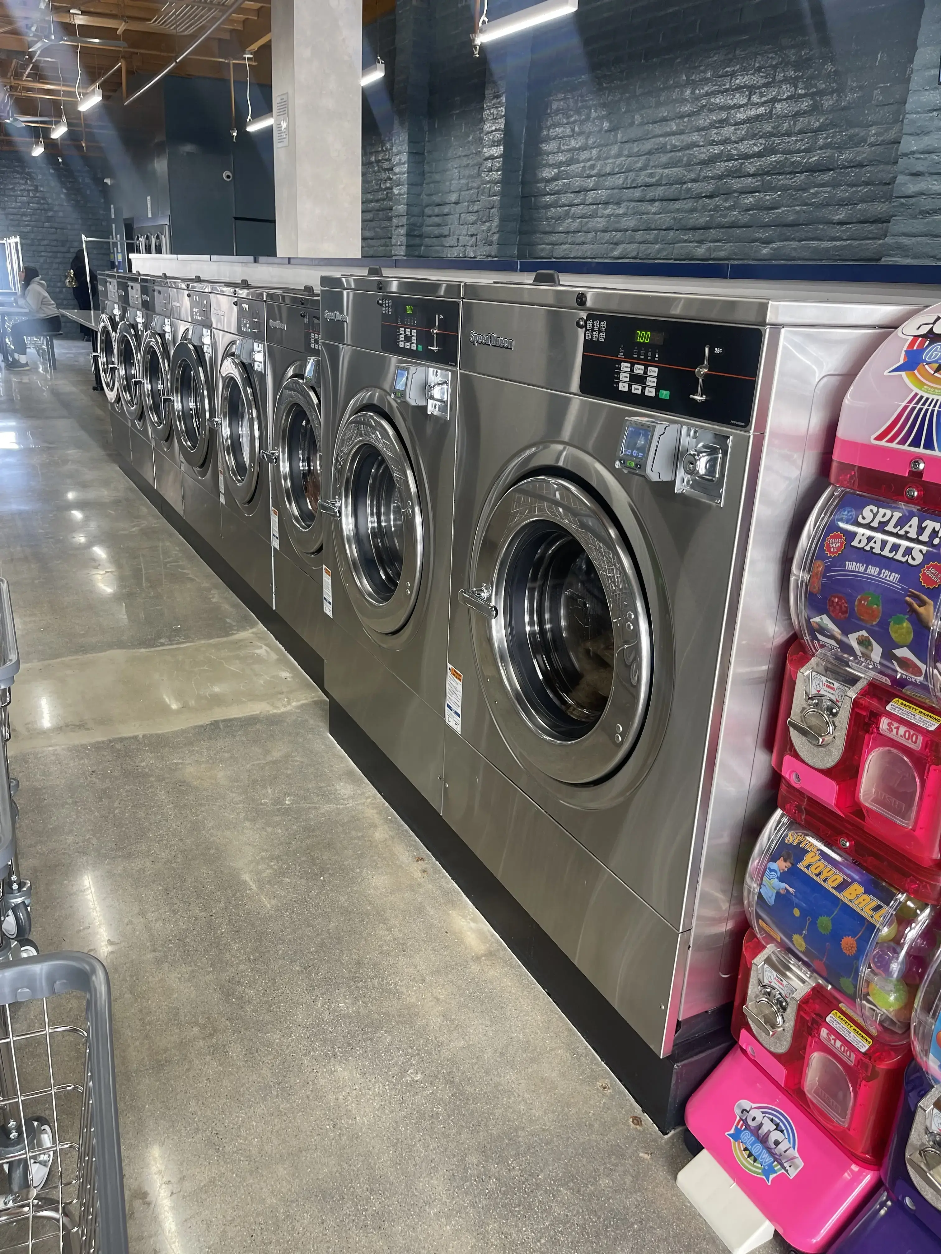 SoCal Wash and Fold - Sylmar thumbnail 10