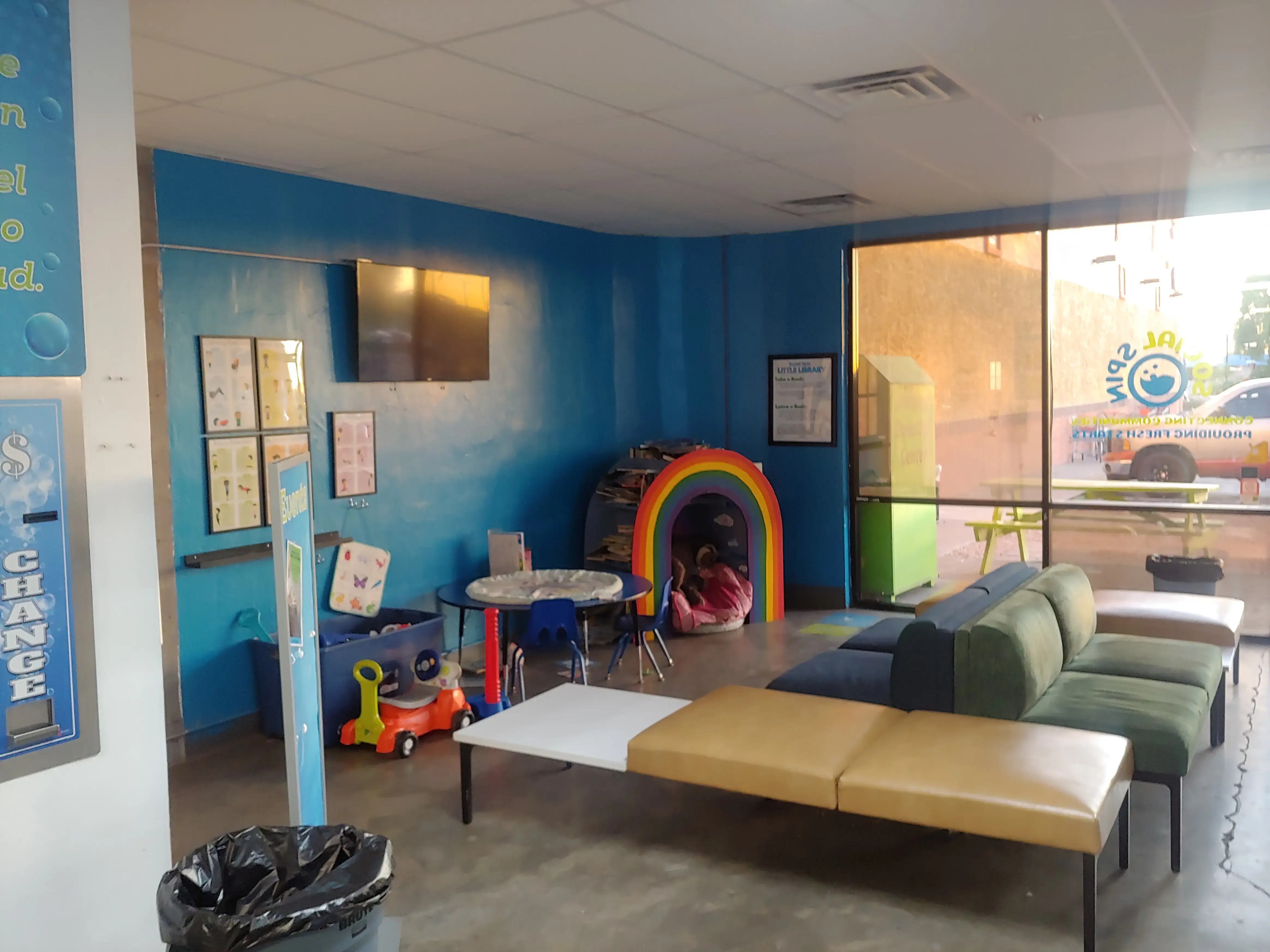 Social Spin Laundromat - Image 2