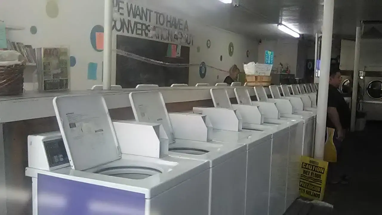 Social Spin Laundromat thumbnail 17