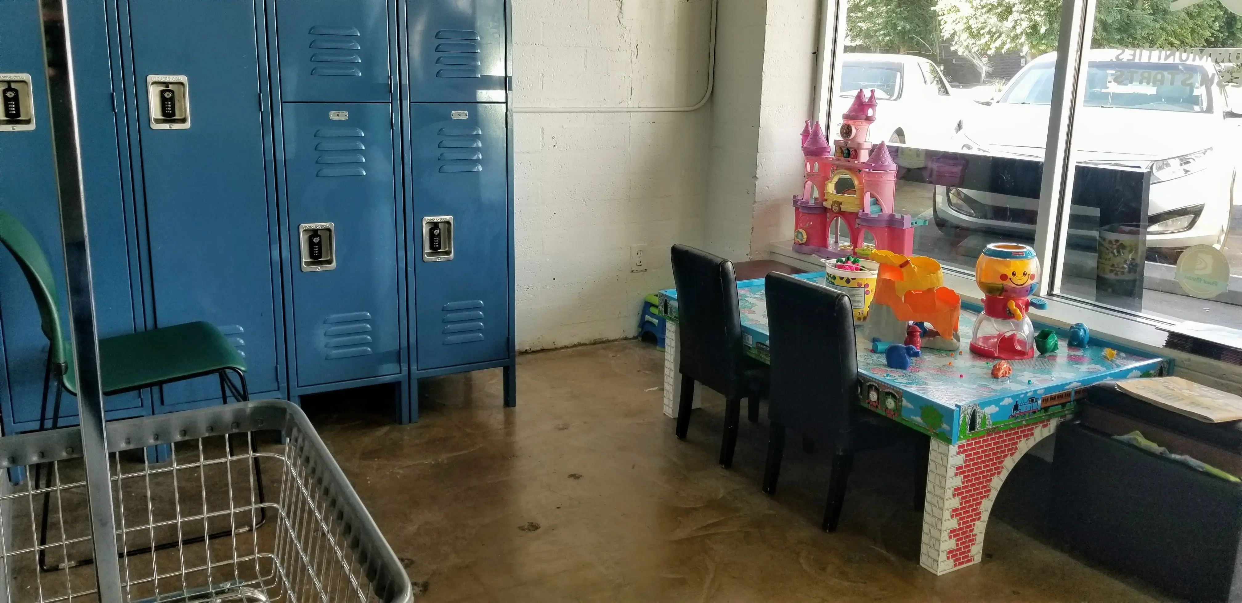 Social Spin Laundromat - Image 10