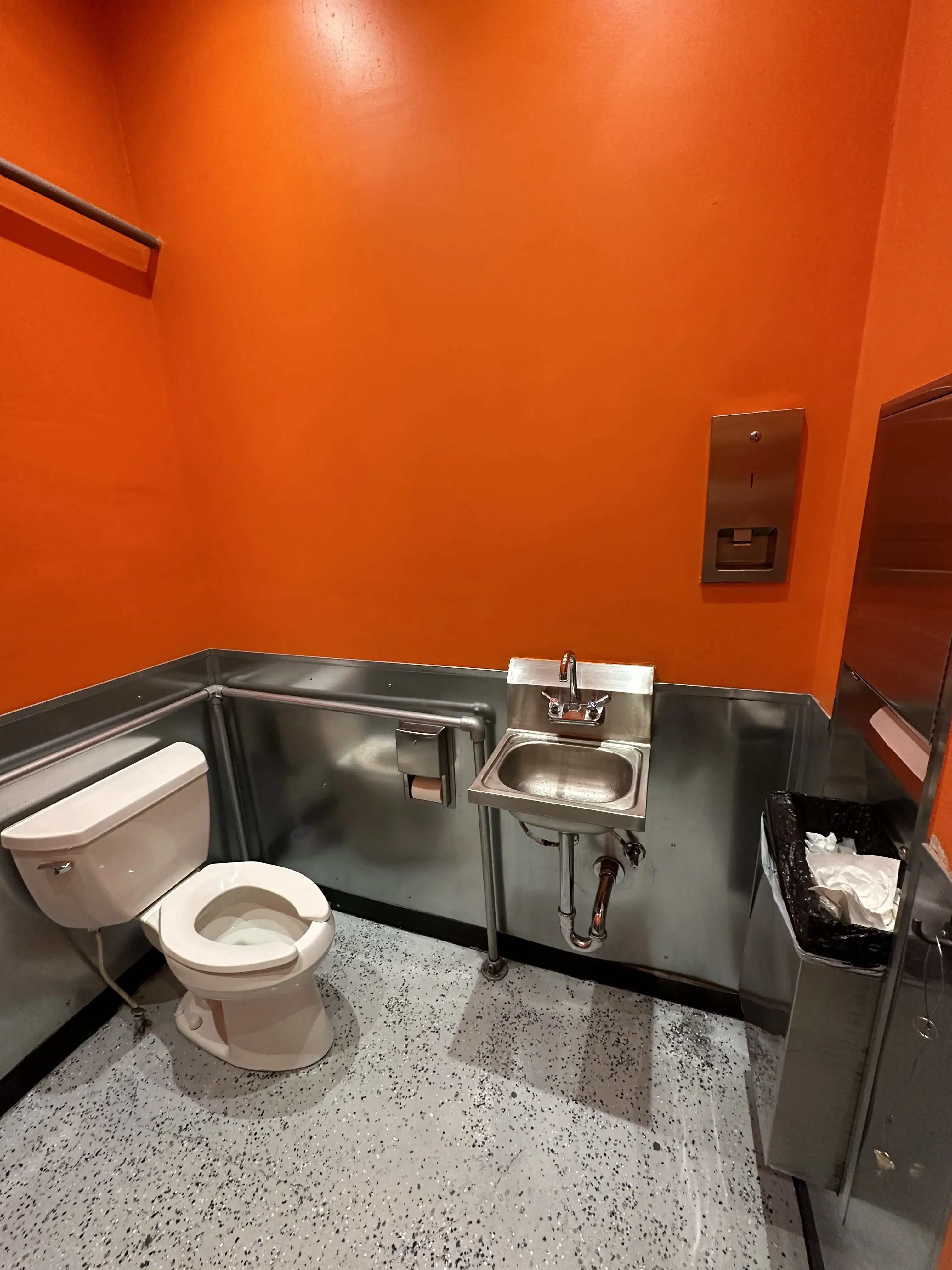 Solana Laundromat - Image 19