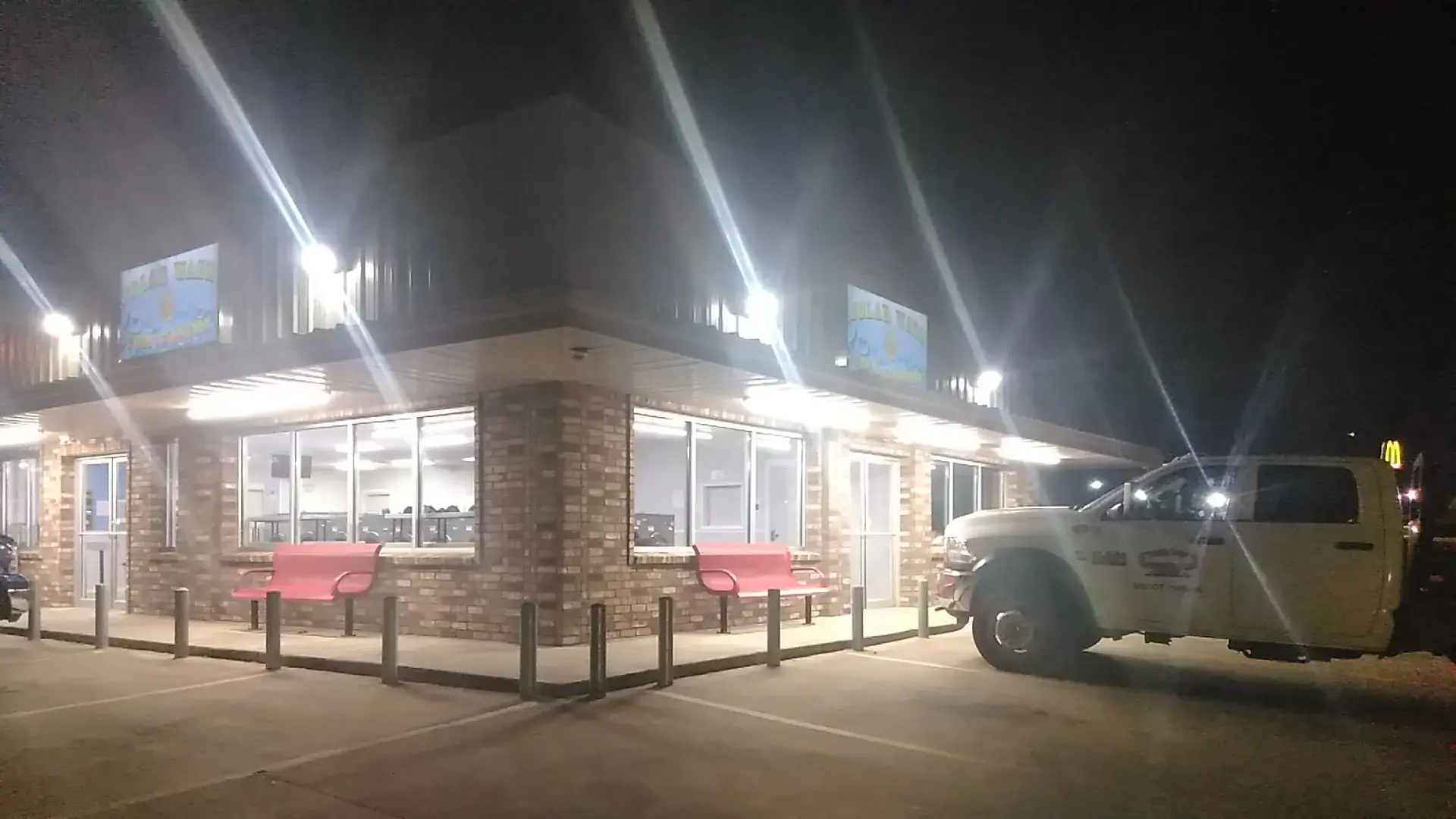 Solar Wash Coin Laundry - Image 5