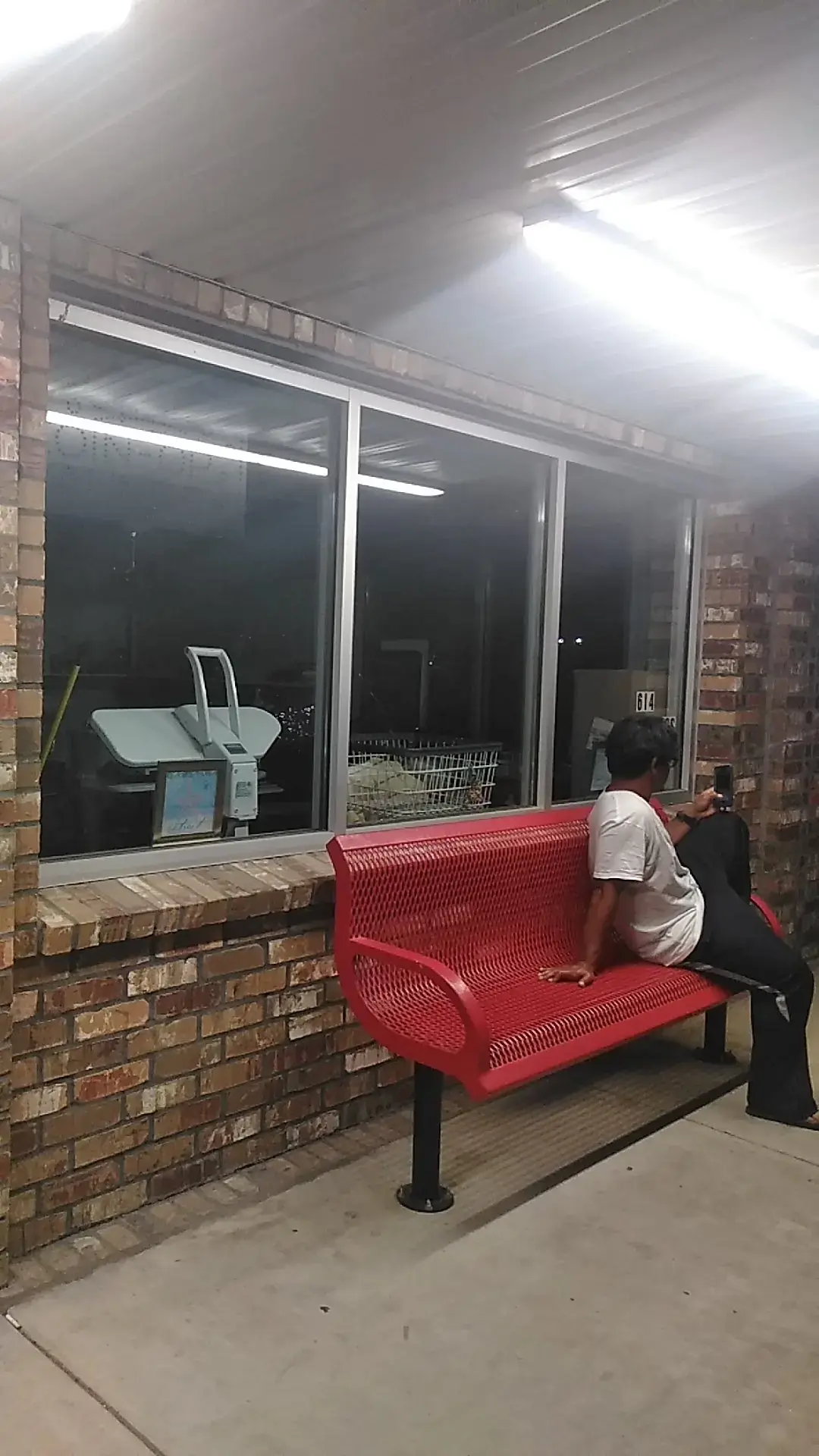 Solar Wash Coin Laundry - Image 12