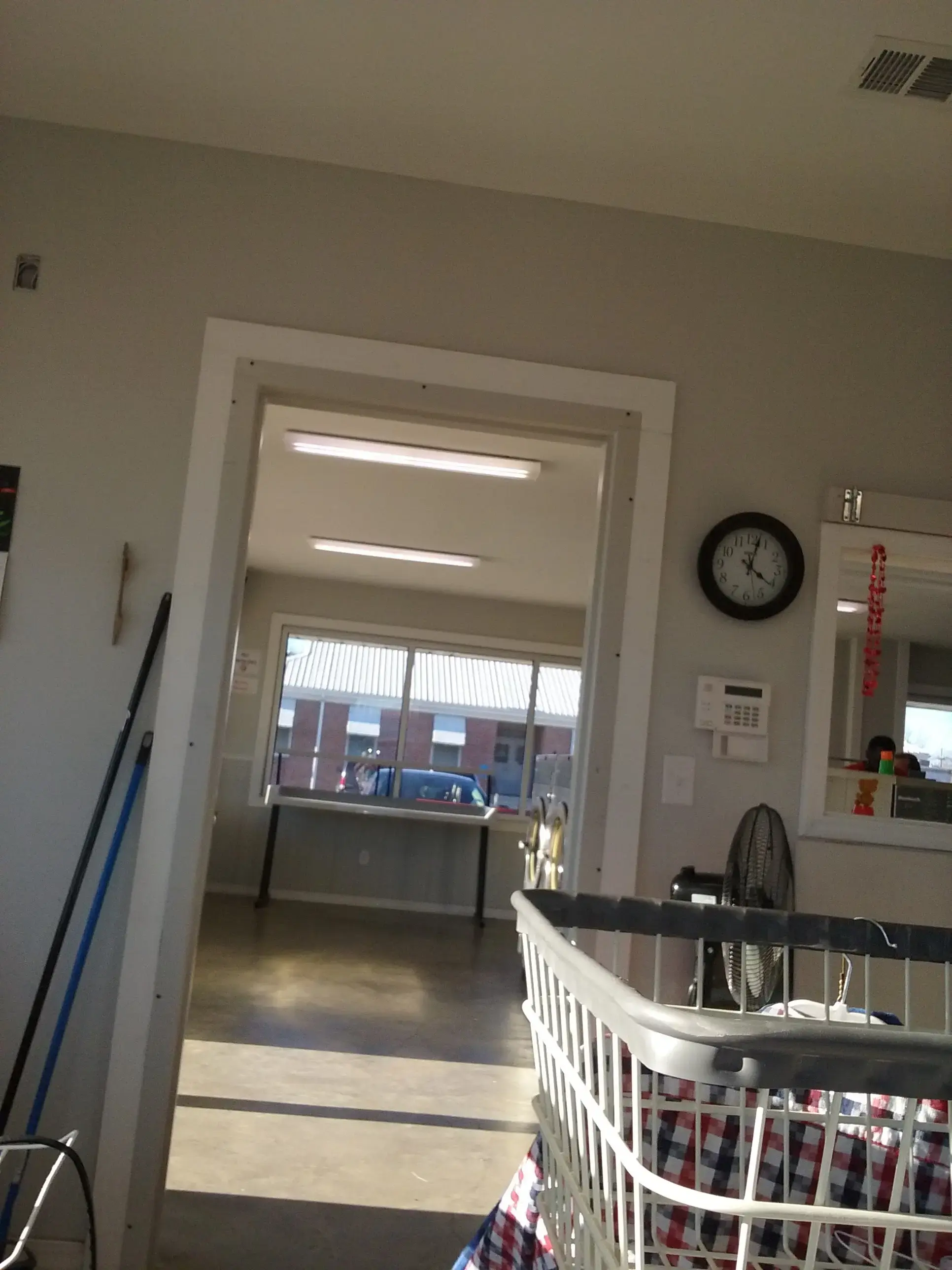 Solar Wash Coin Laundry - Image 17