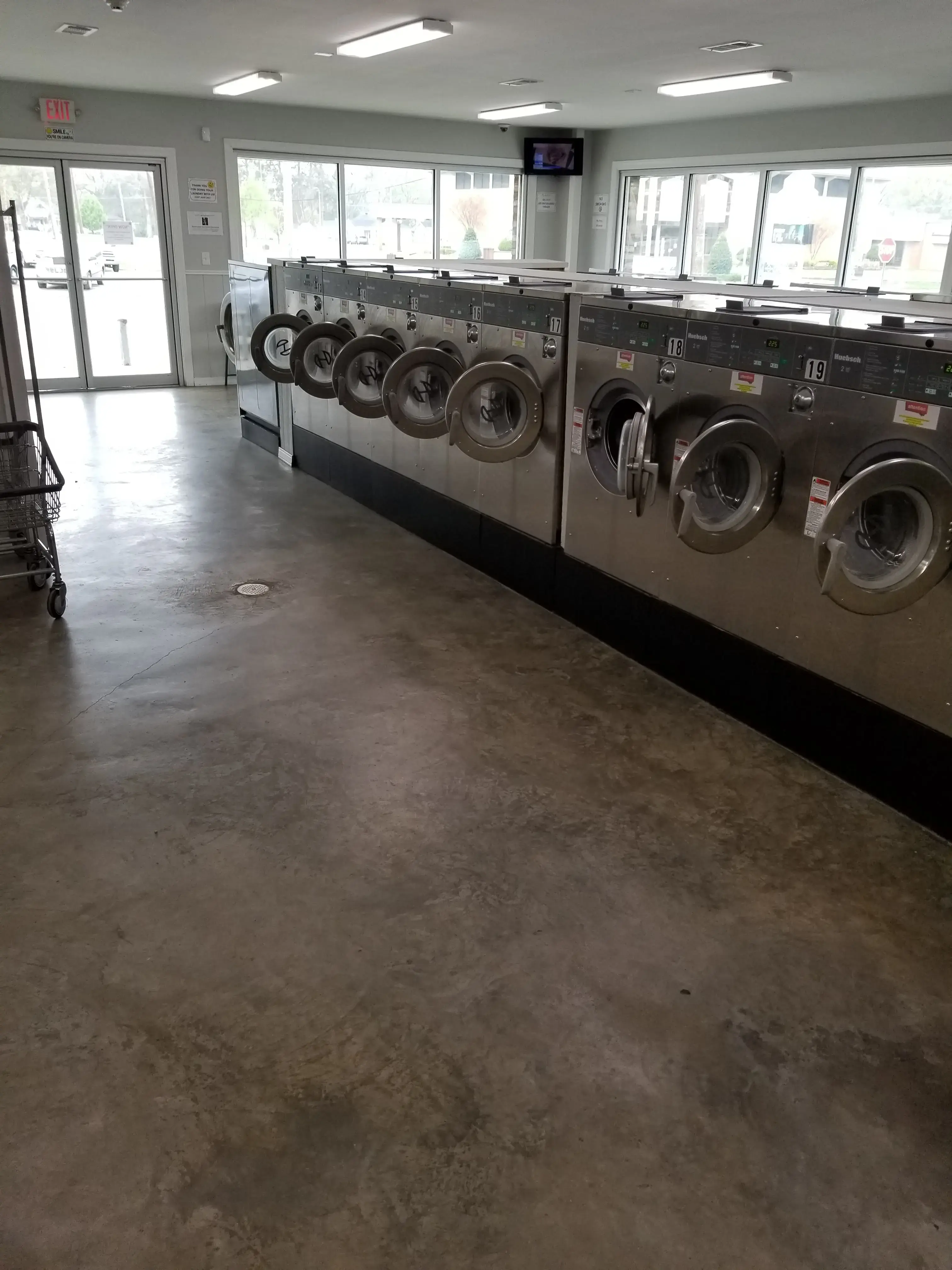 Solar Wash Coin Laundry - Image 7