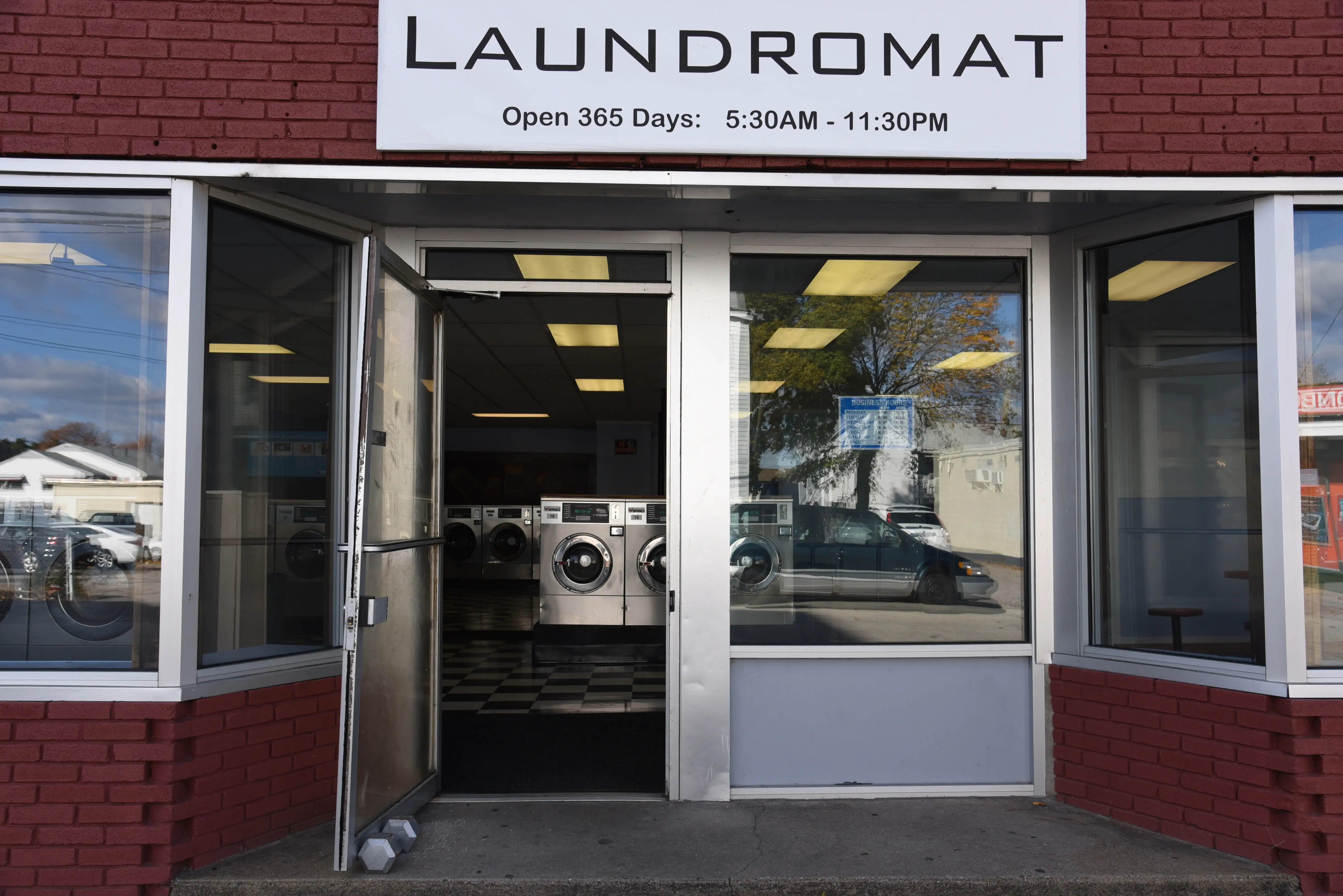 Somerville Street Laundromat thumbnail 8