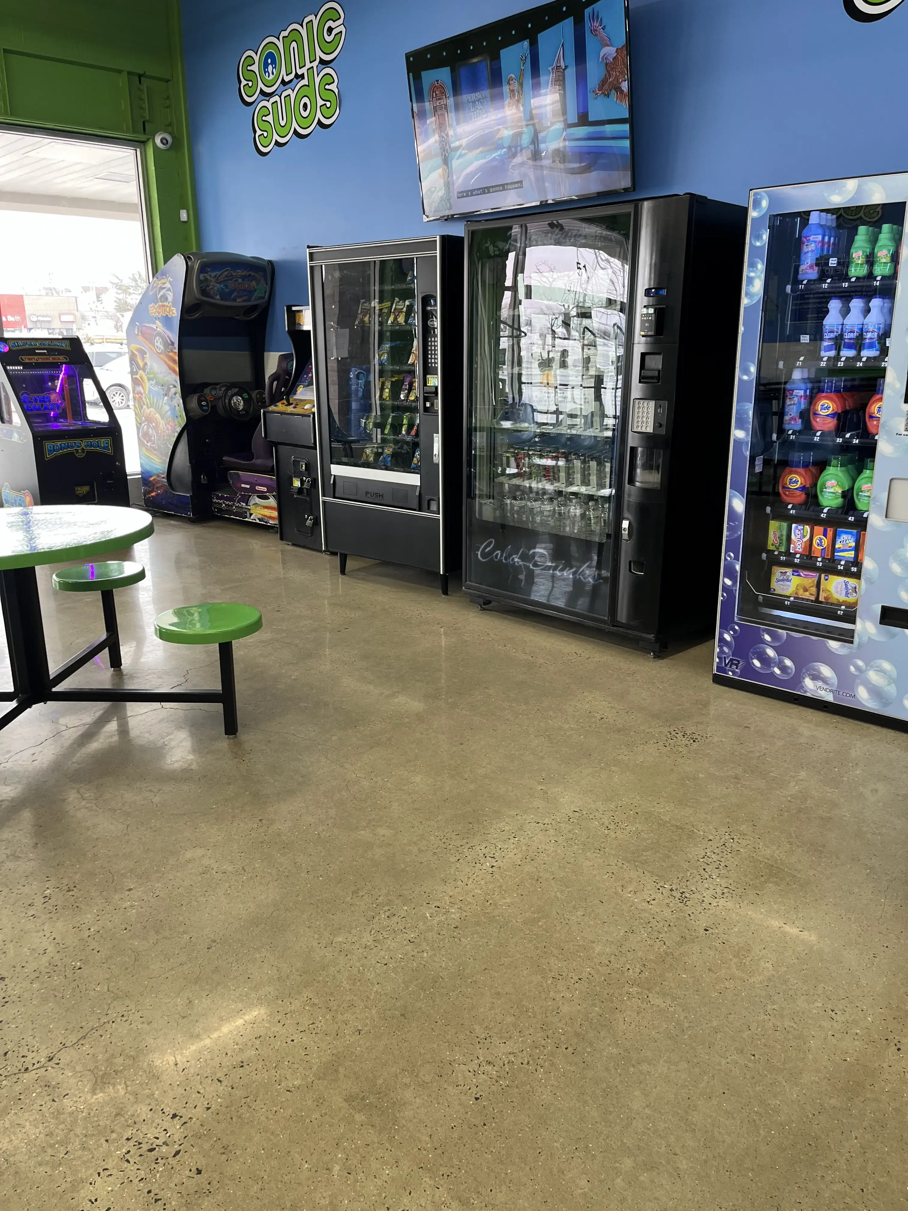 Sonic Suds Laundromat - Image 5
