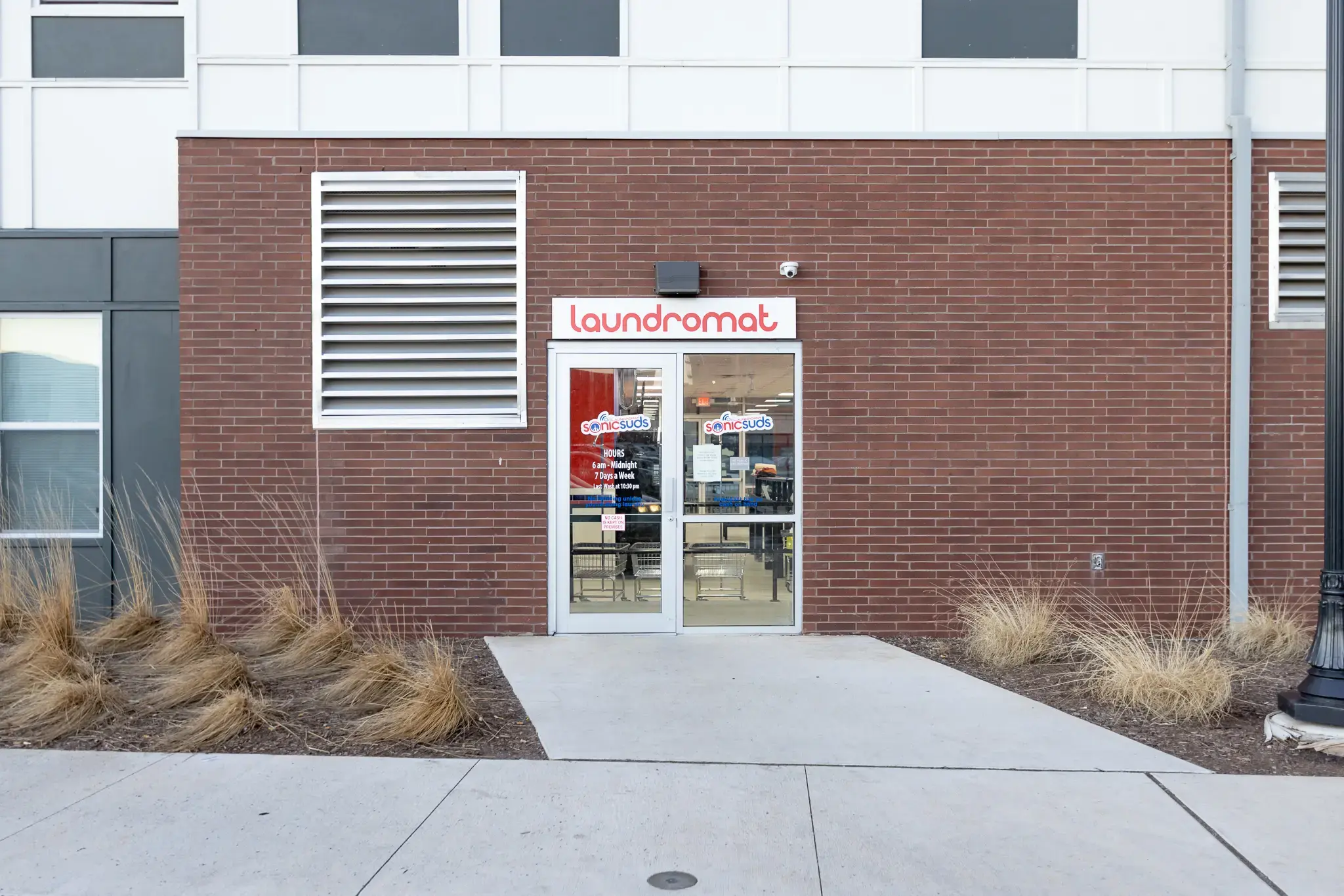 Sonic Suds Laundromat of Newark - Image 8