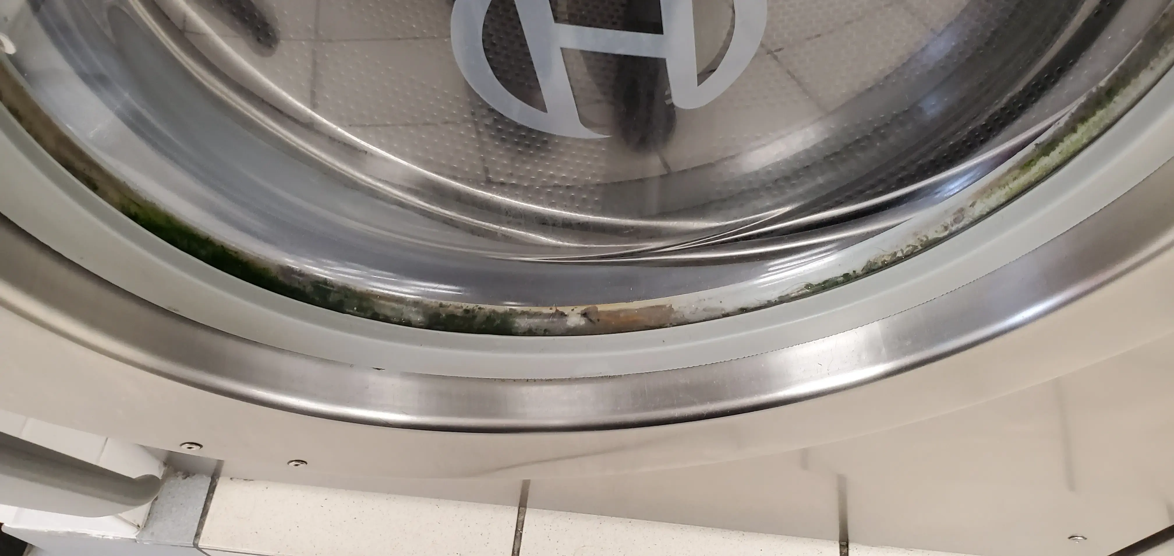 Sonic Suds Laundromat of Newton - Image 11