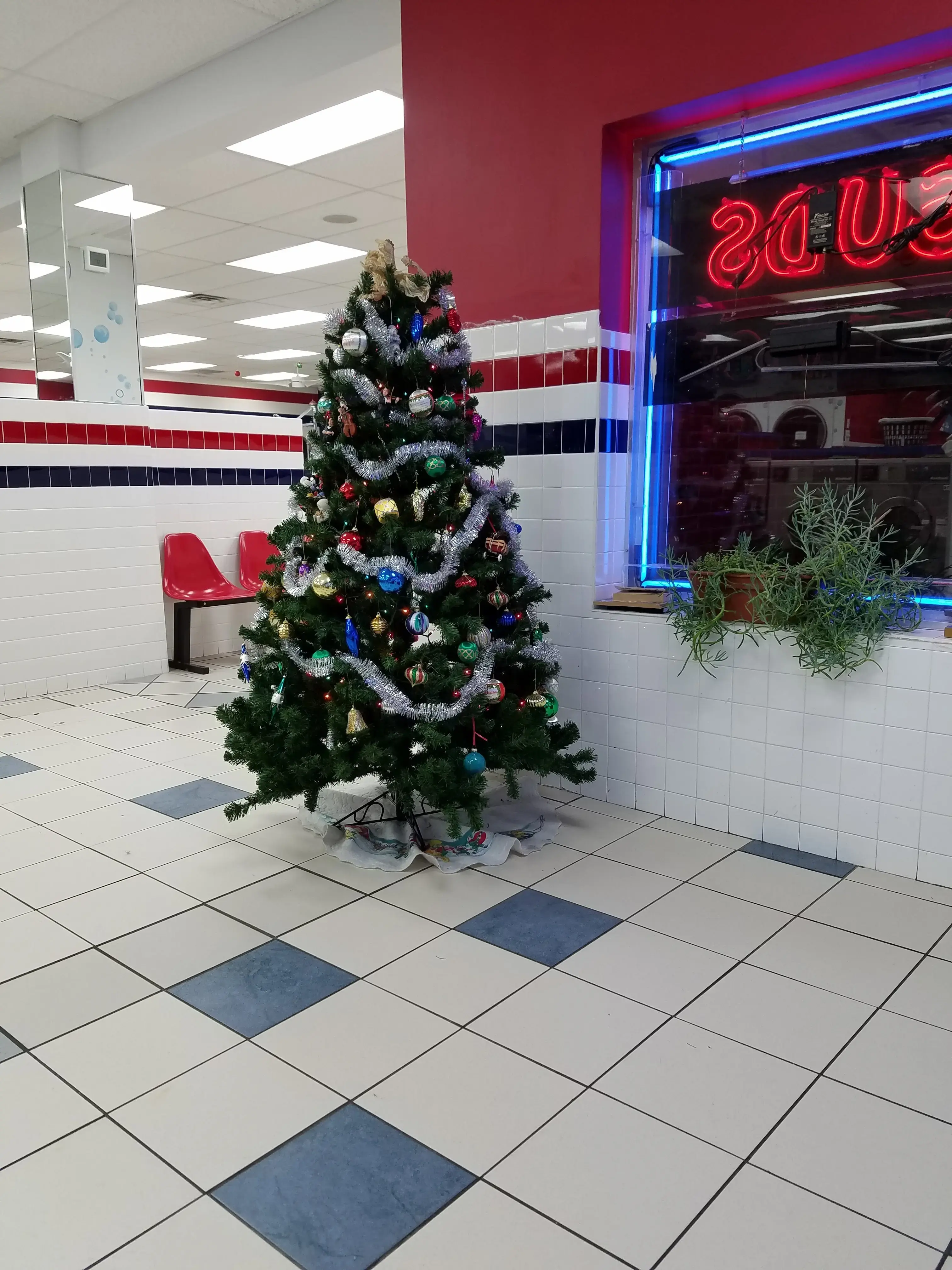 Sonic Suds Laundromat of Newton - Image 8