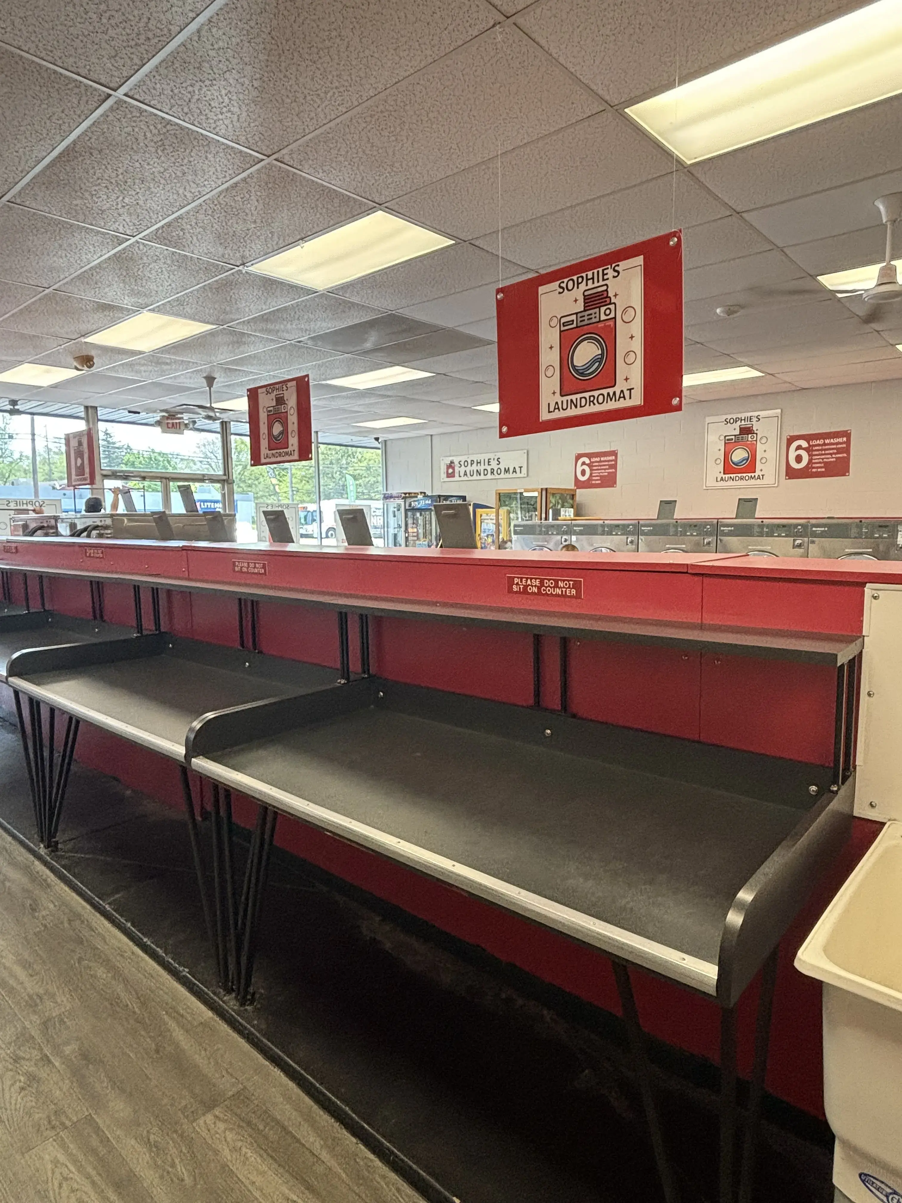 Sophie’s Laundromat - Image 12
