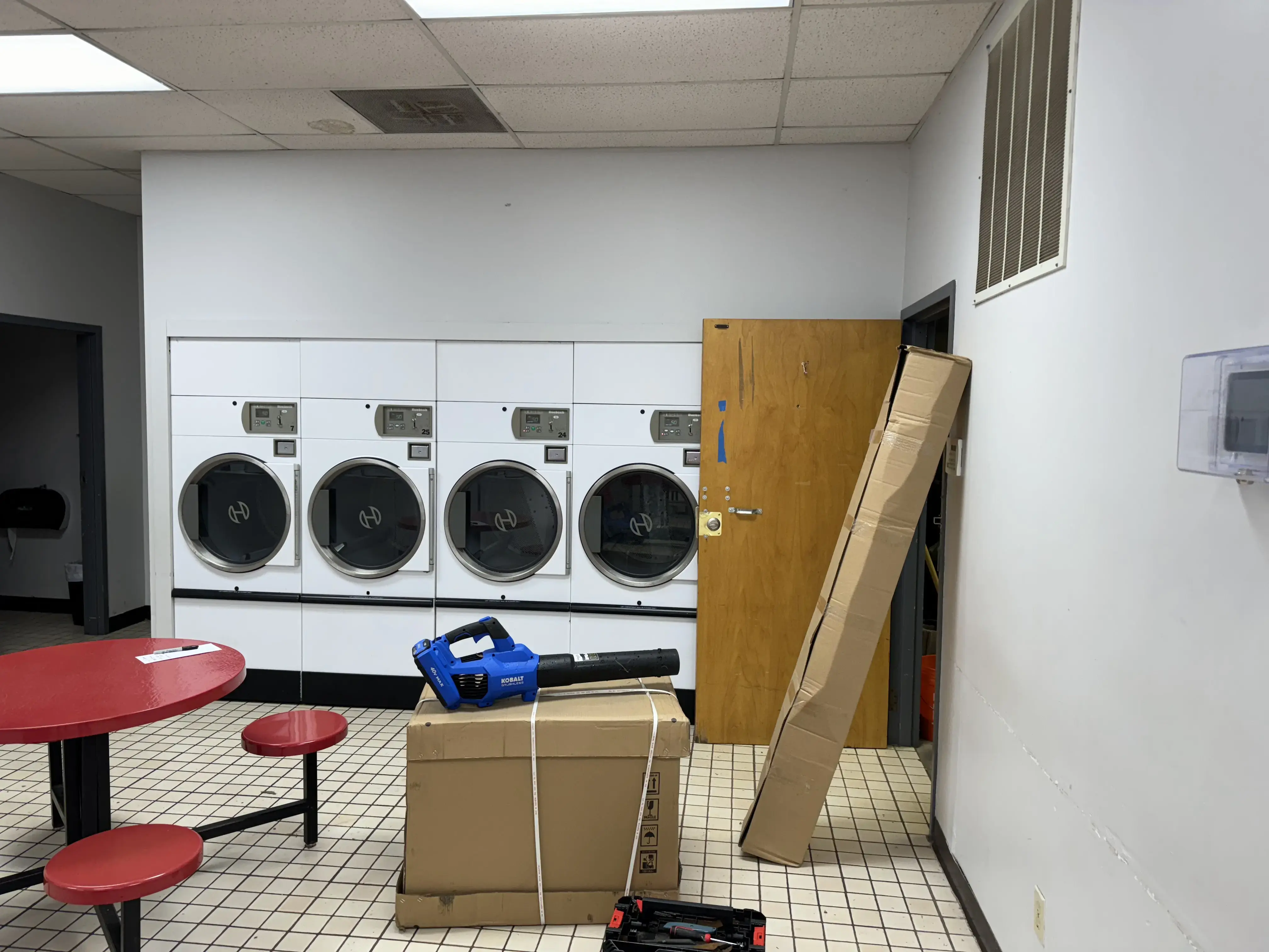 Sophie’s Laundromat thumbnail 19